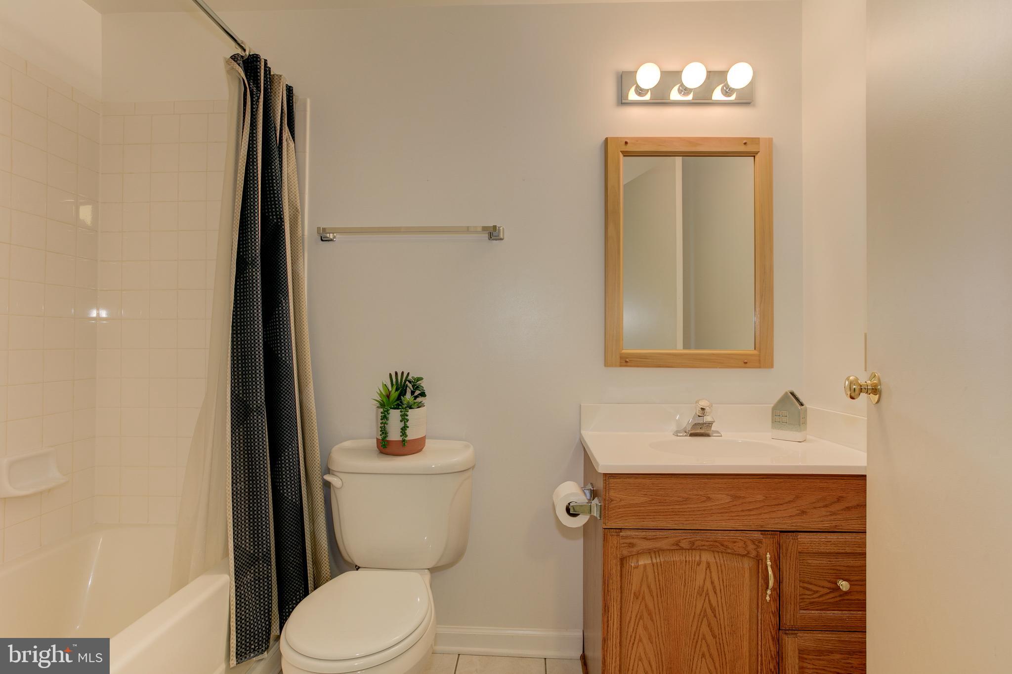 COUNTRY ROADS - Residential