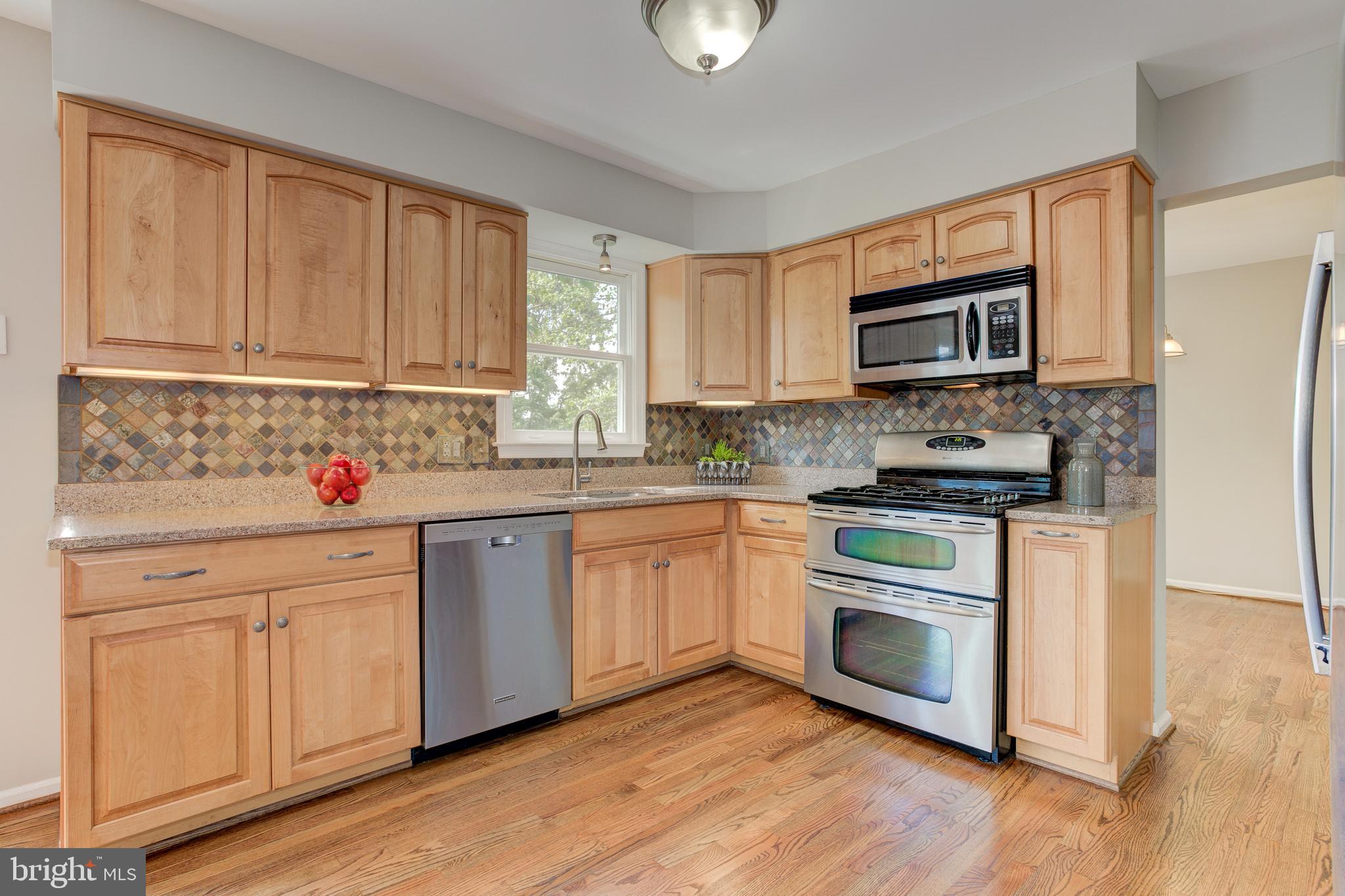 COUNTRY ROADS - Residential