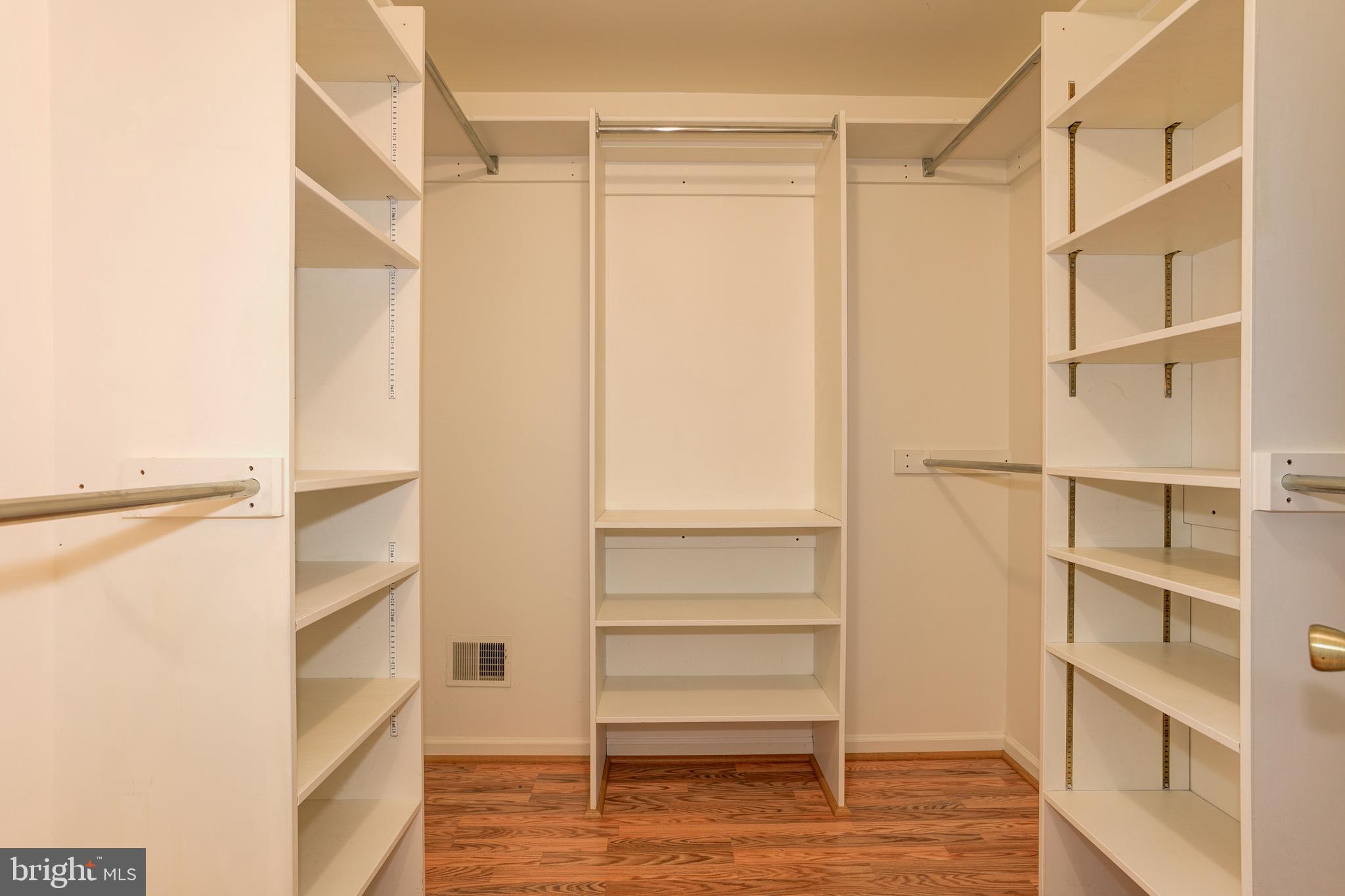 COUNTRY ROADS - Residential