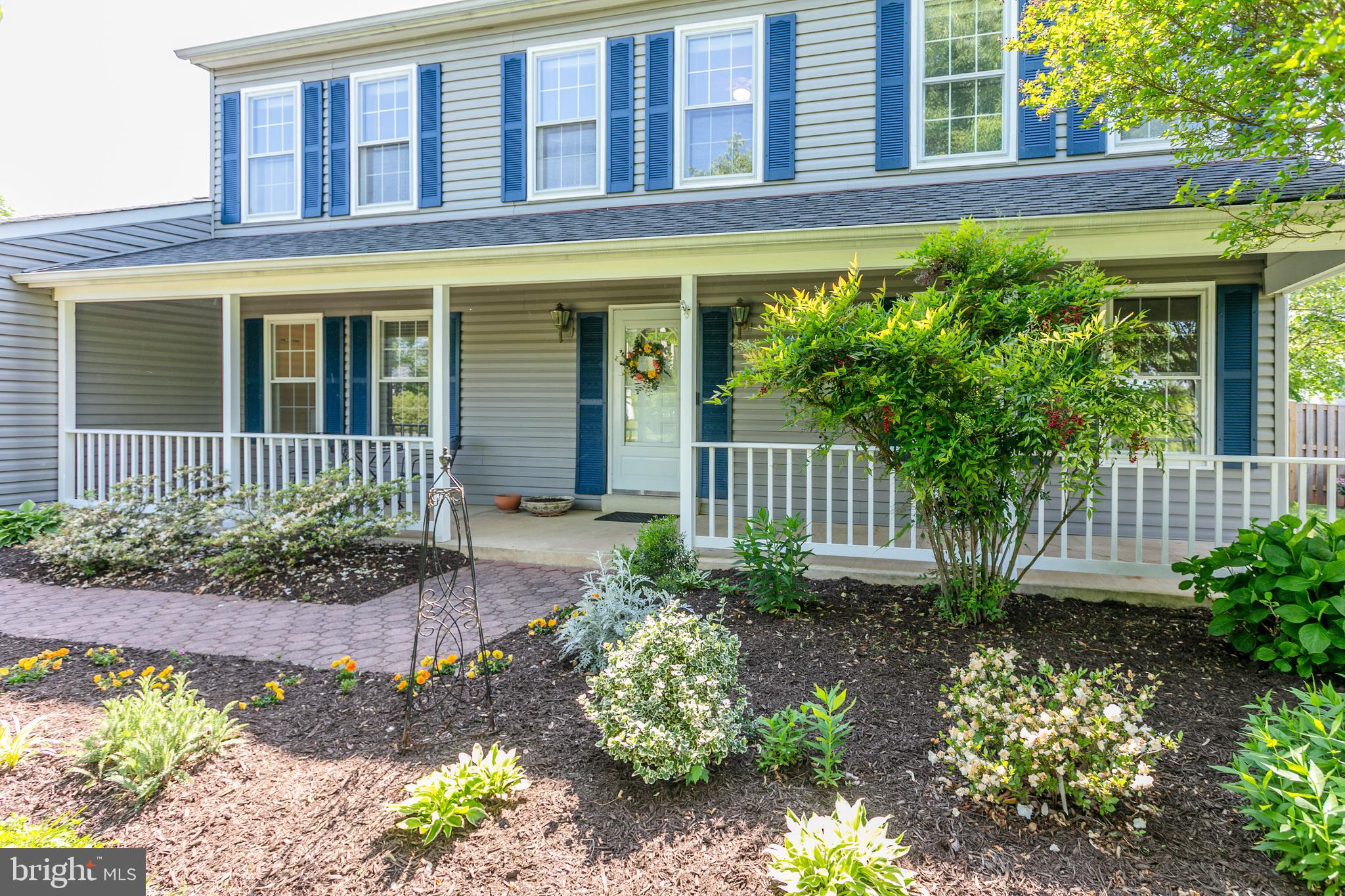 COUNTRY ROADS - Residential