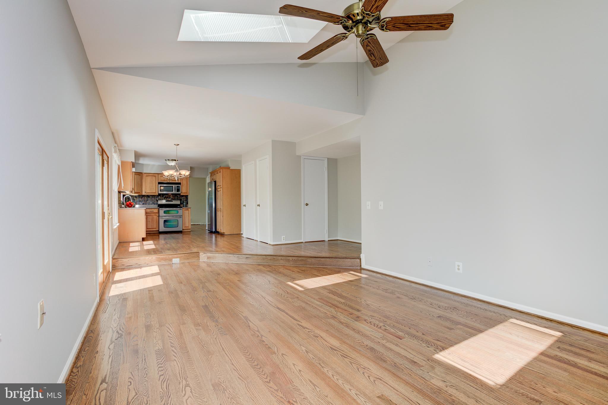 COUNTRY ROADS - Residential