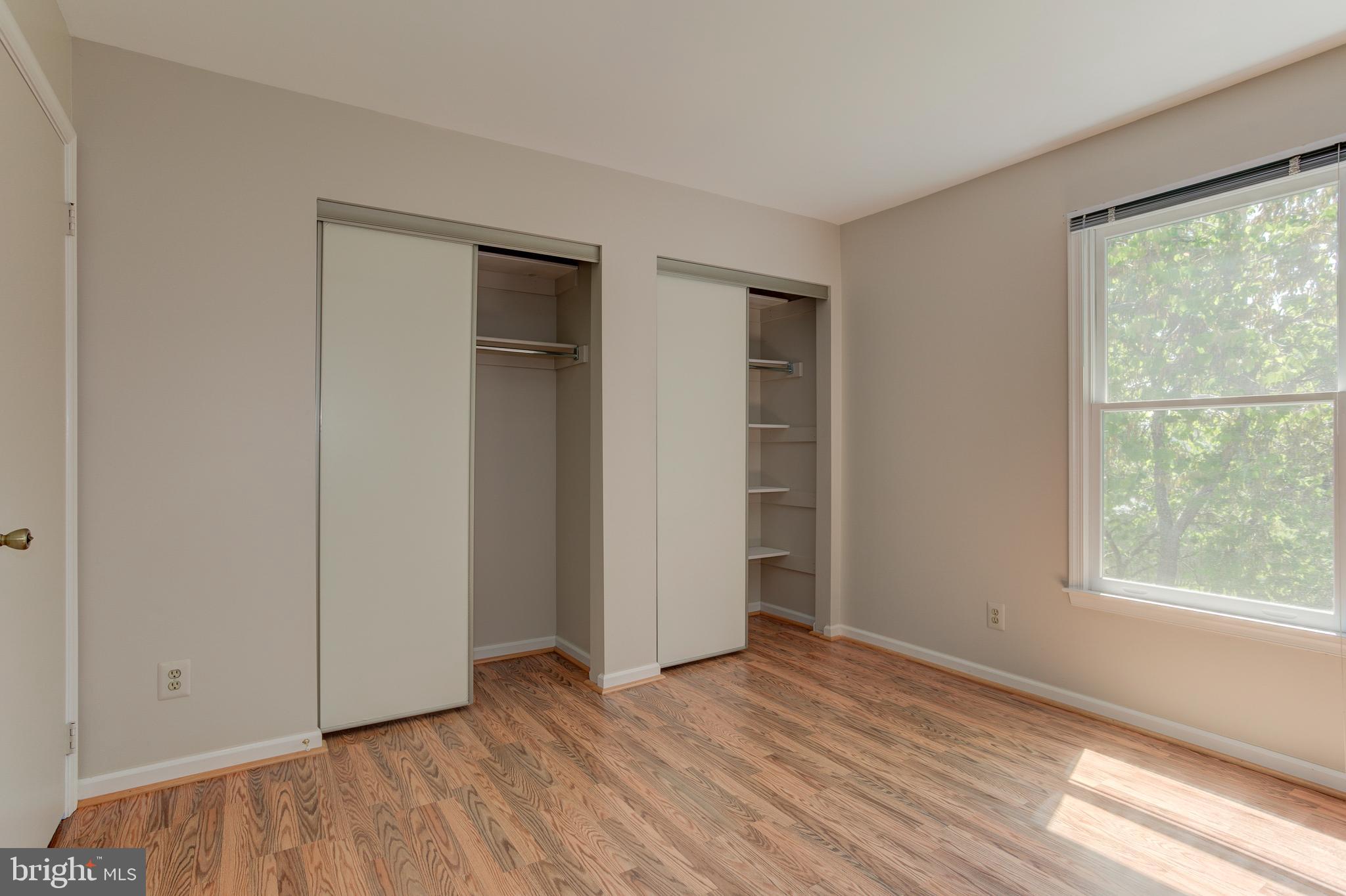 COUNTRY ROADS - Residential