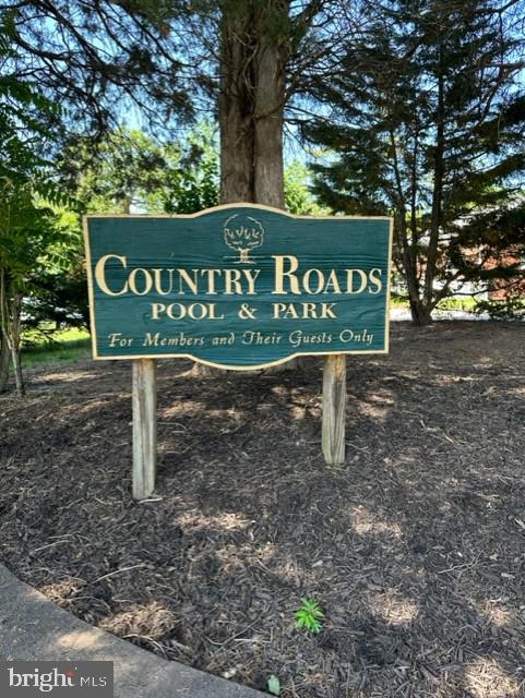 COUNTRY ROADS - Residential