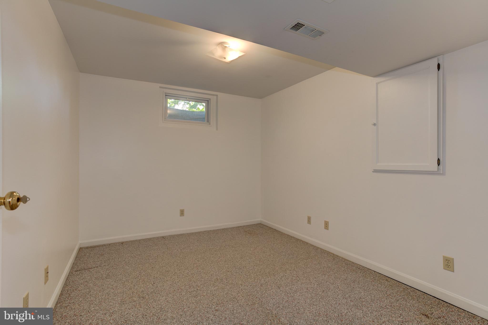 COUNTRY ROADS - Residential