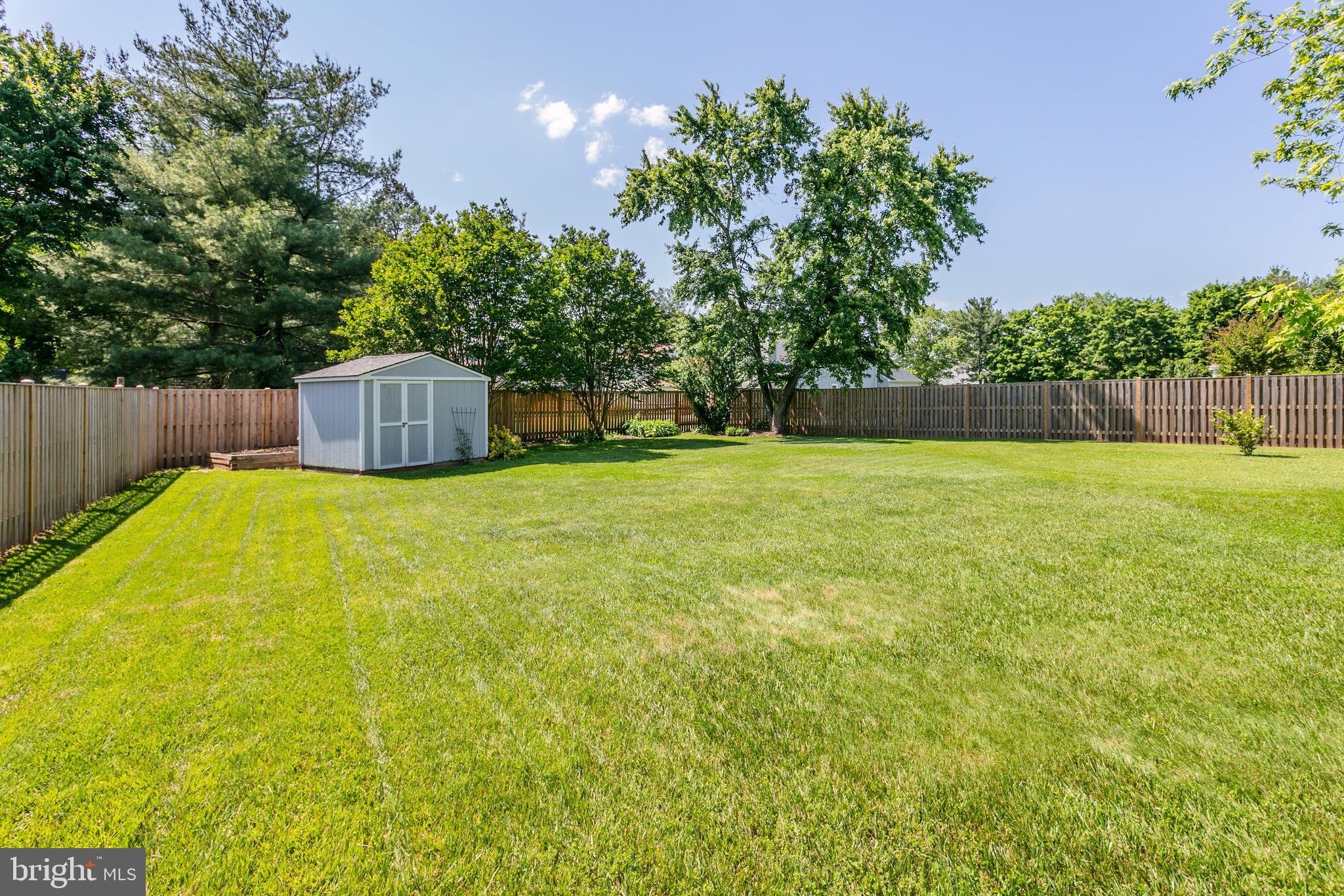 COUNTRY ROADS - Residential