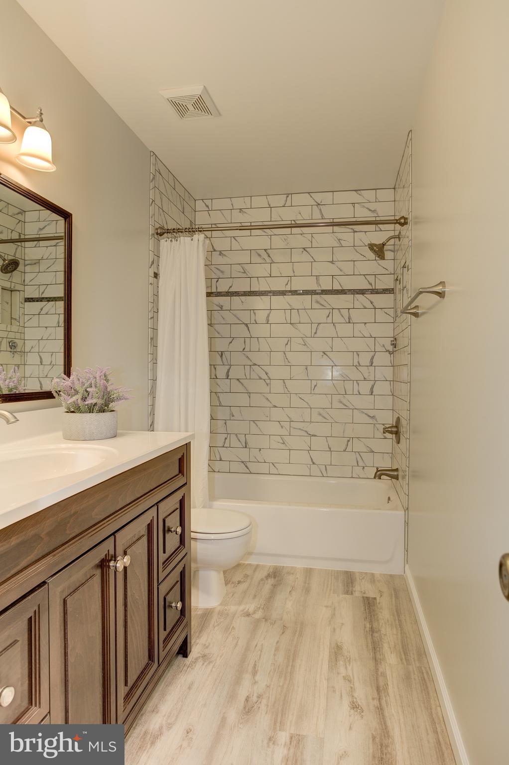 COUNTRY ROADS - Residential