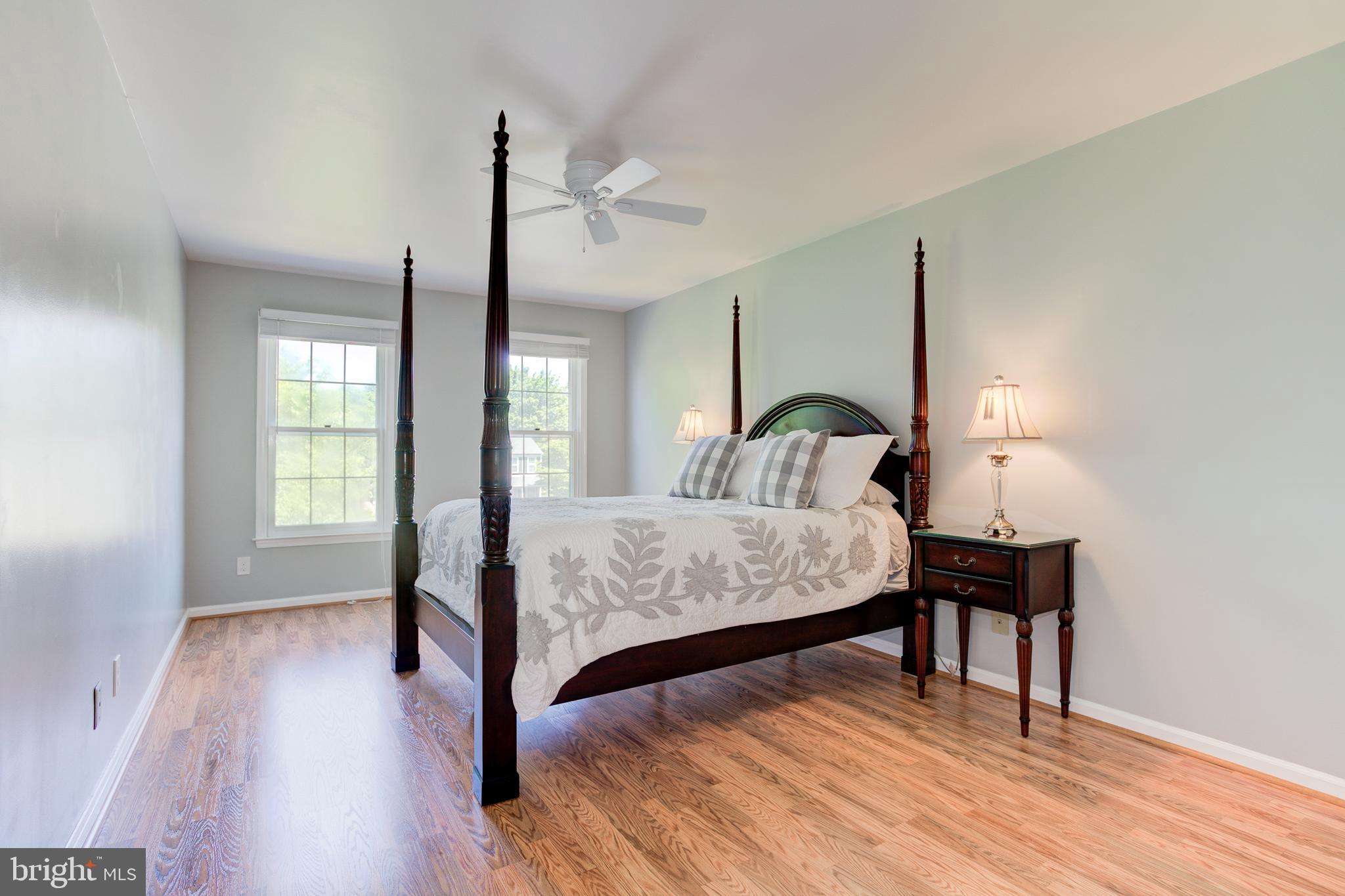 COUNTRY ROADS - Residential