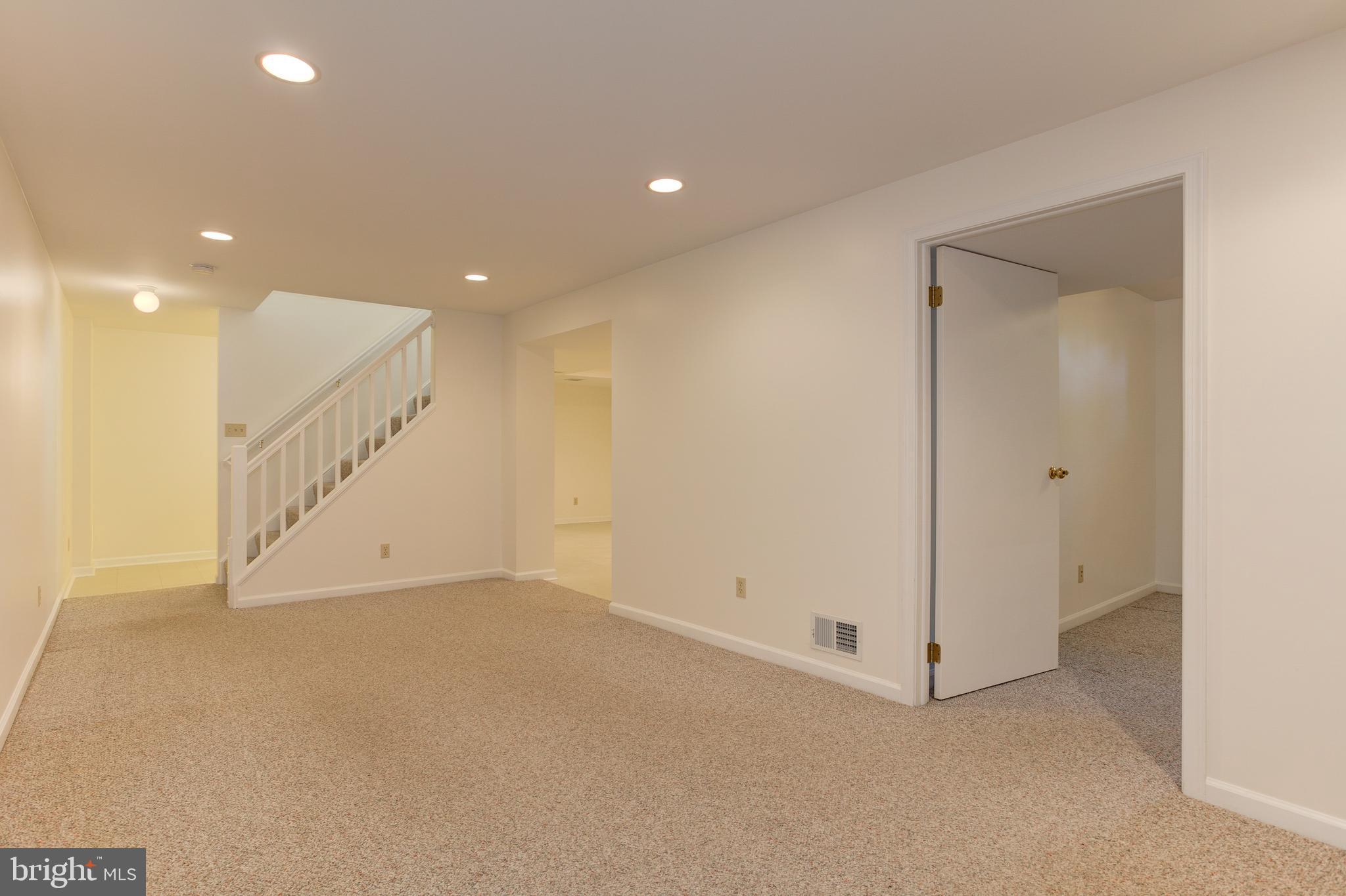 COUNTRY ROADS - Residential