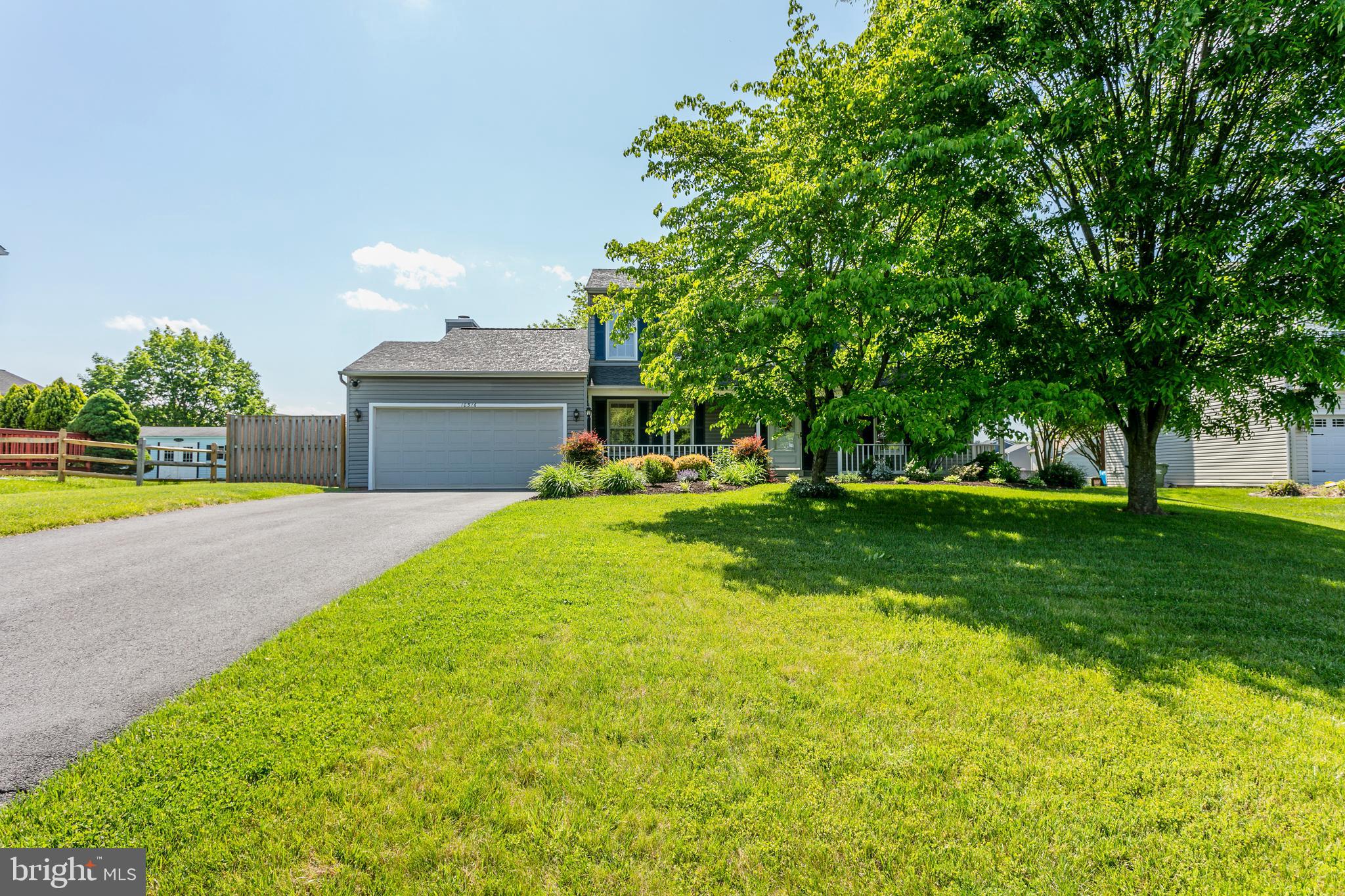 COUNTRY ROADS - Residential