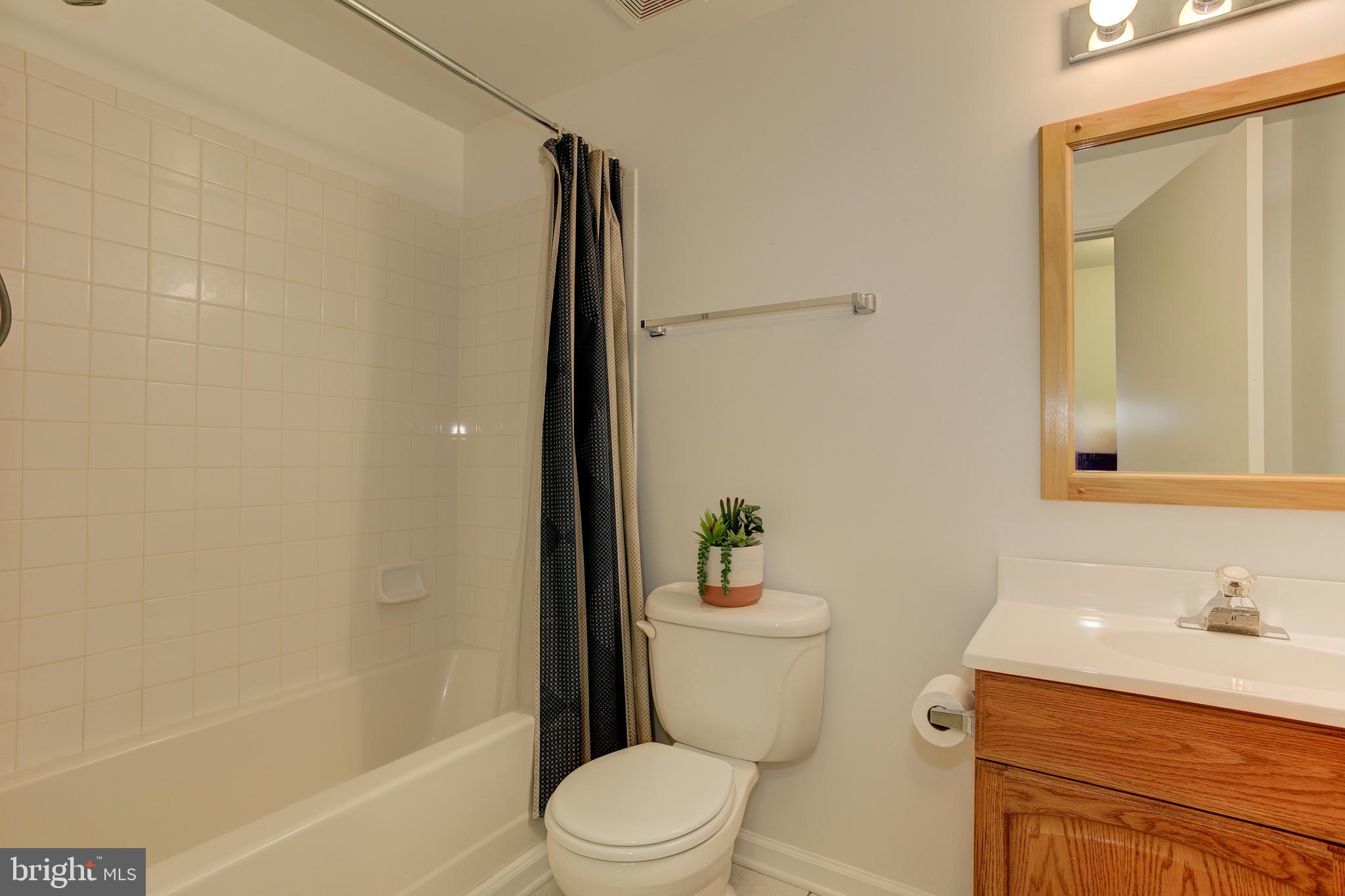 COUNTRY ROADS - Residential