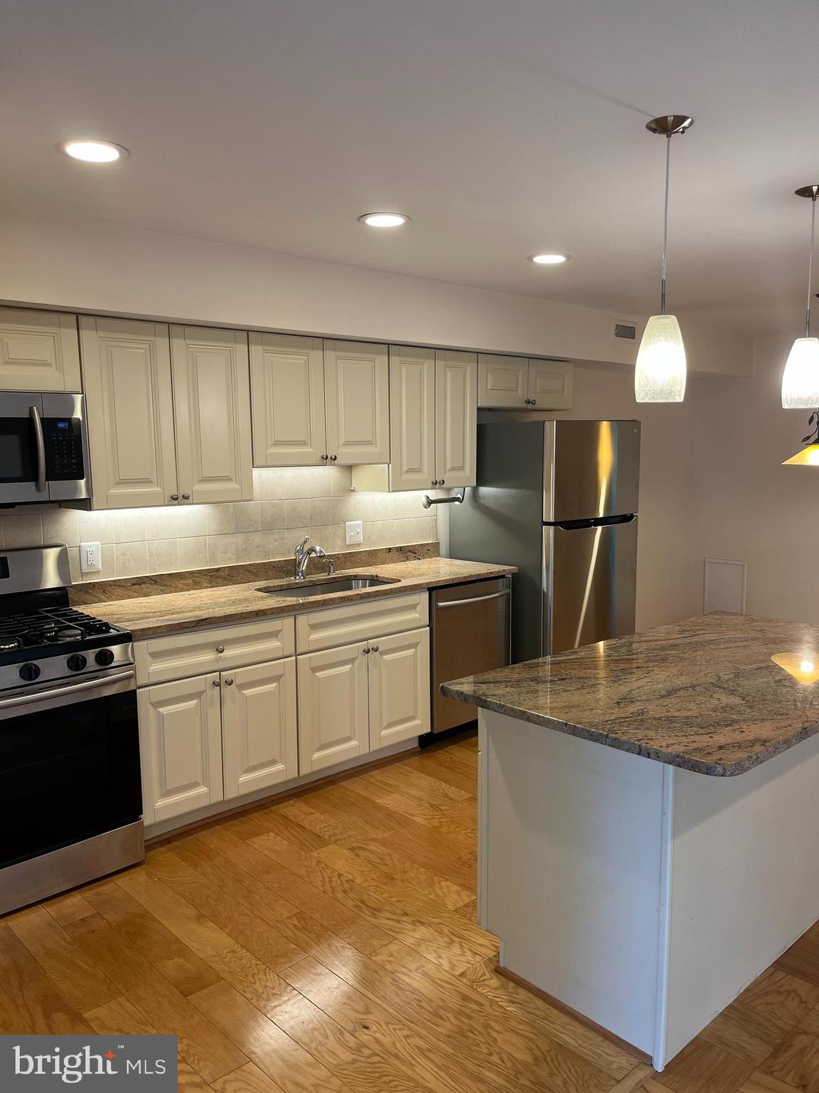 SPRING LAKE GARDEN CONDOMINIUM - Residential Lease