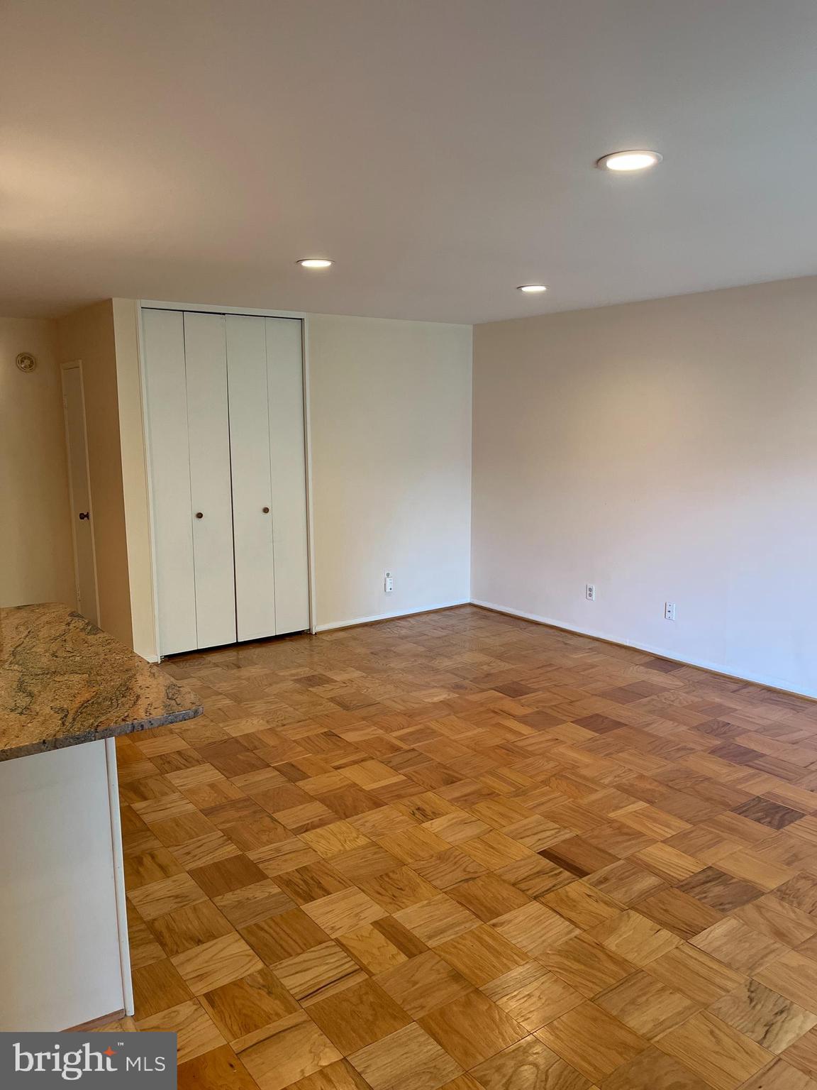 SPRING LAKE GARDEN CONDOMINIUM - Residential Lease