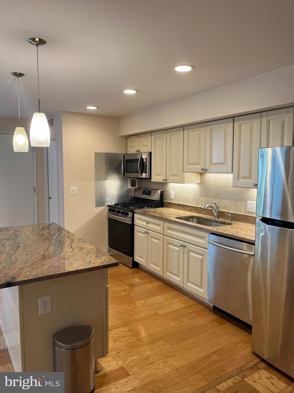 SPRING LAKE GARDEN CONDOMINIUM - Residential Lease