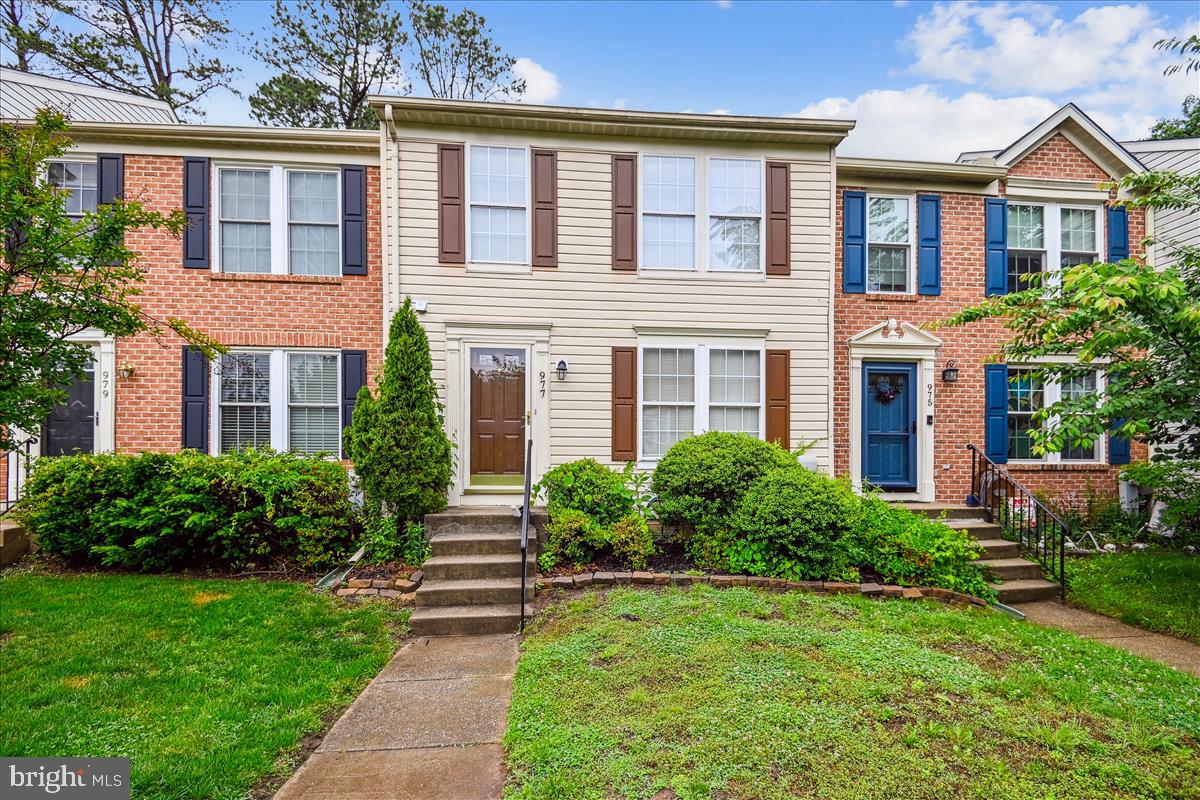 977 CHESTNUT MANOR COURT