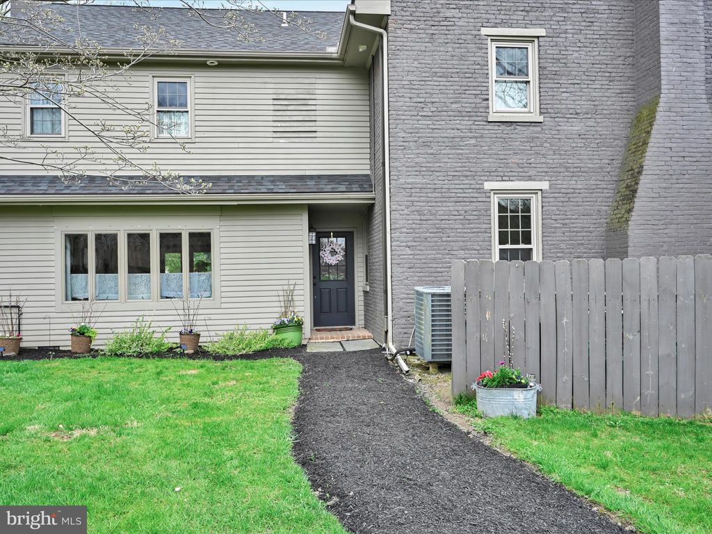 Photo of 2657 VALLEY VIEW DR, LANCASTER, PA 17601 (MLS # PALA2033122)