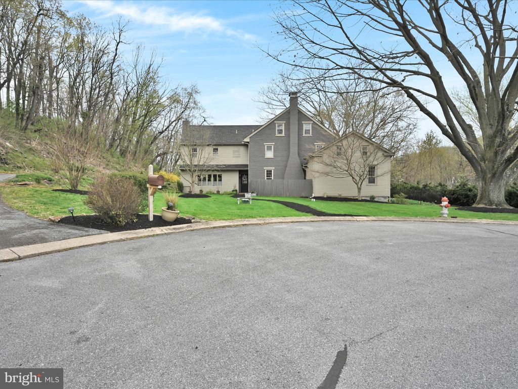 Photo of 2657 VALLEY VIEW DR, LANCASTER, PA 17601 (MLS # PALA2033122)
