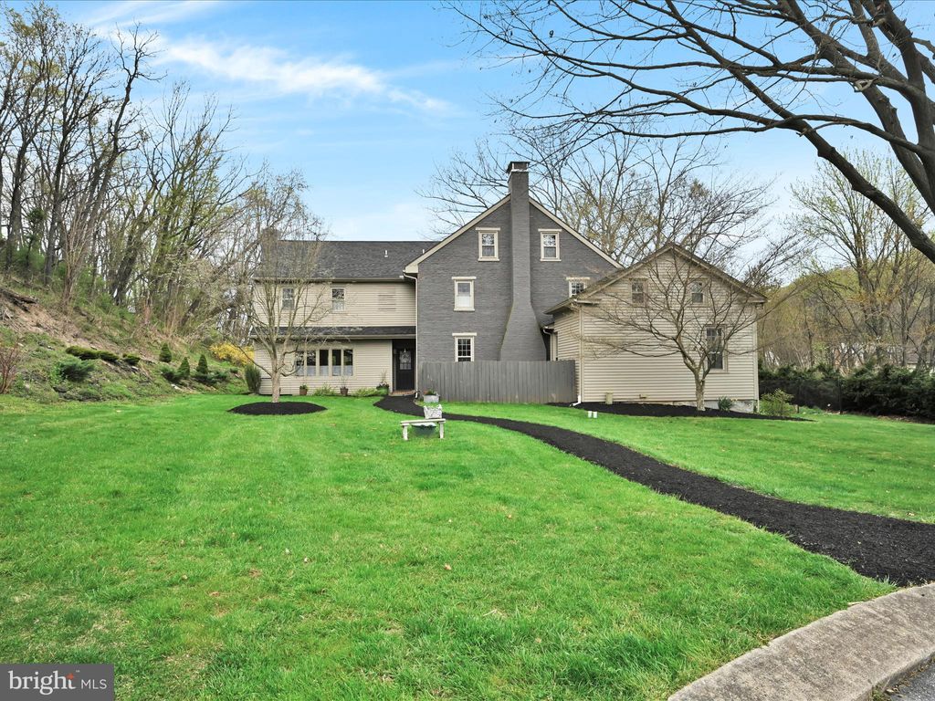 Photo of 2657 VALLEY VIEW DR, LANCASTER, PA 17601 (MLS # PALA2033122)