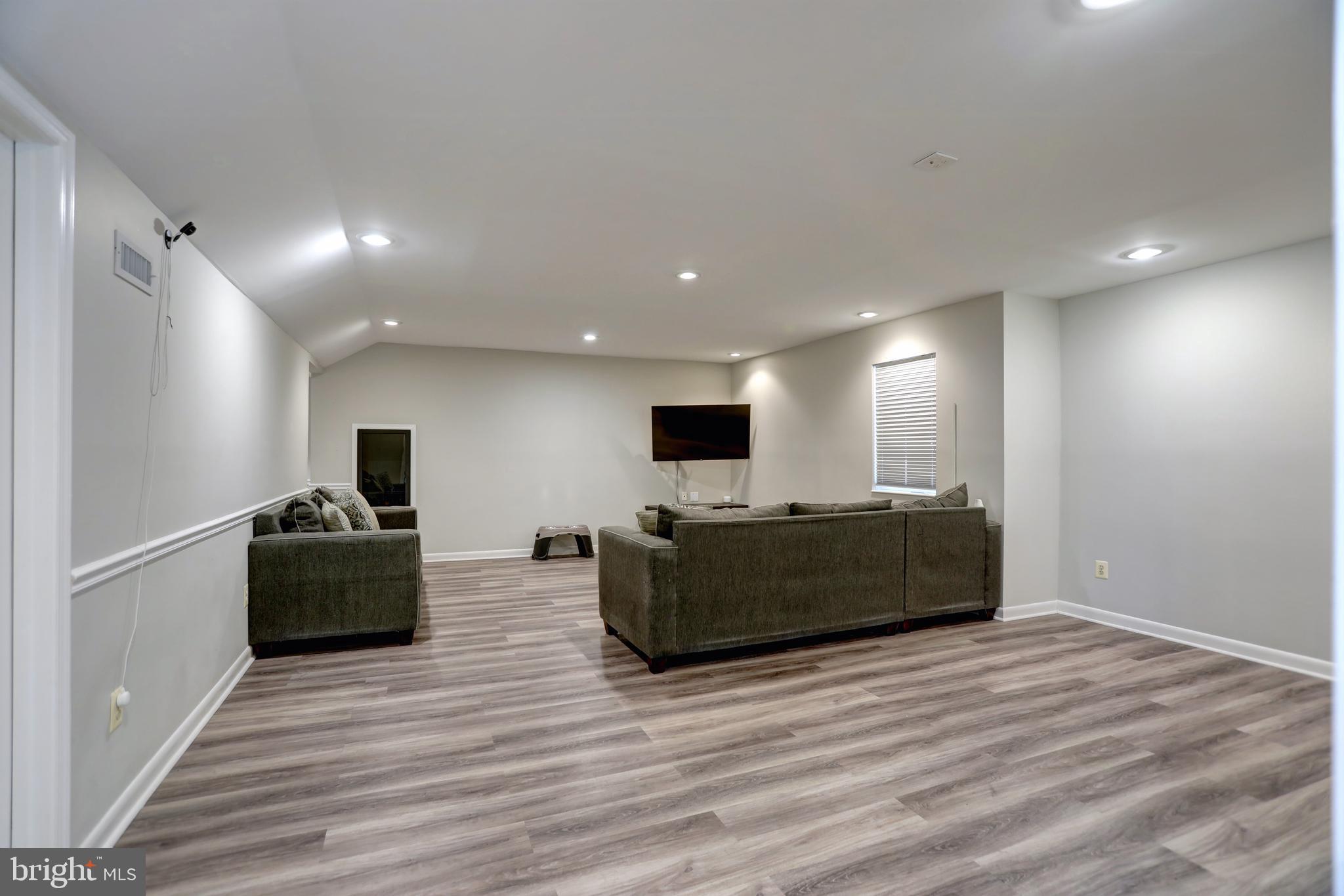 SOUTH RIDING - Residential