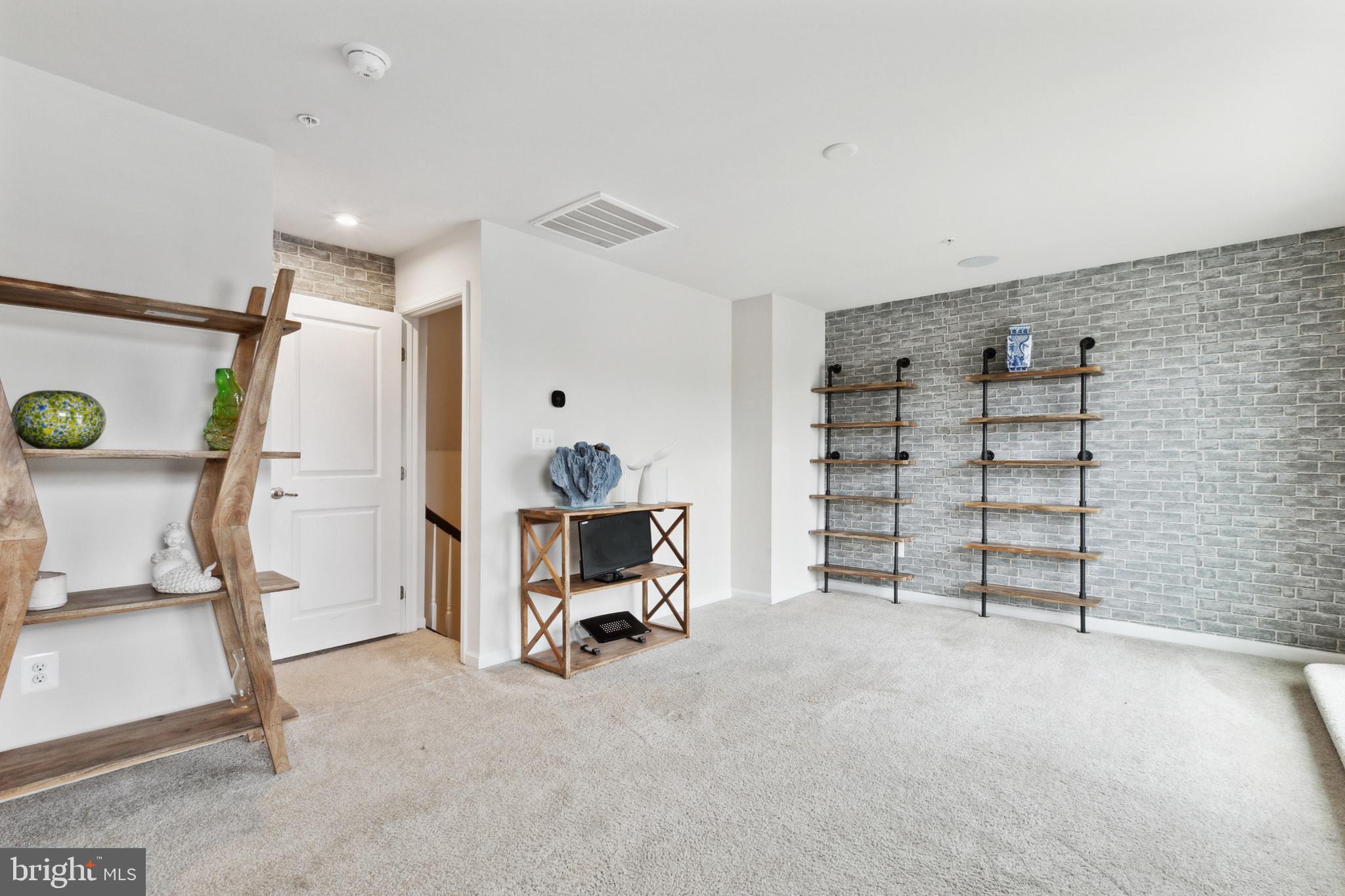 GREENBELT STATION - Residential