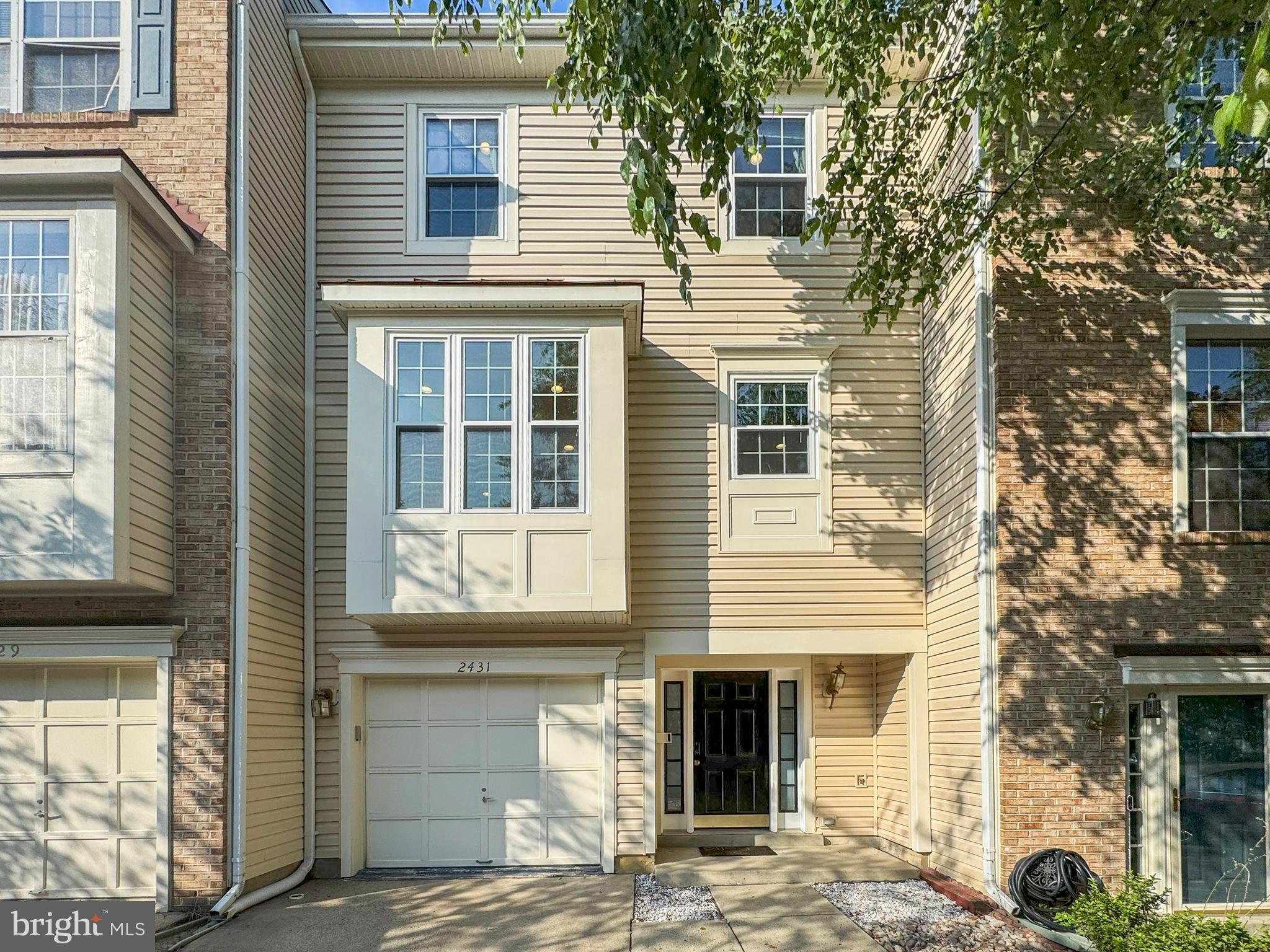 2431 CLOVER FIELD CIRCLE