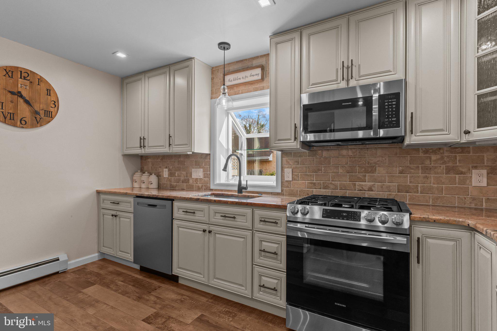 ACADEMY GARDENS - Residential