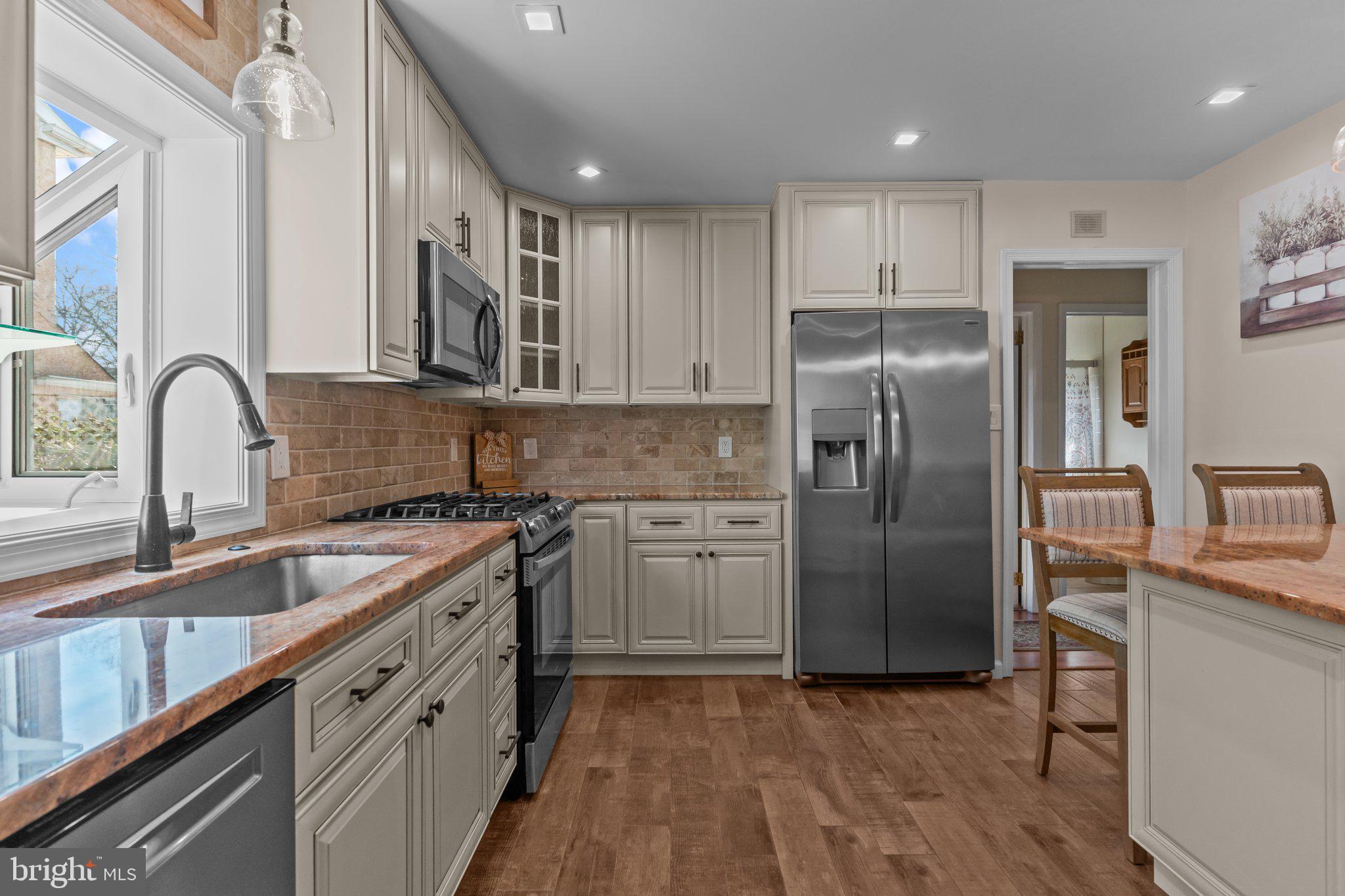 ACADEMY GARDENS - Residential