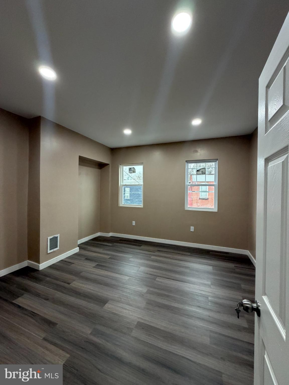 KENSINGTON - Residential