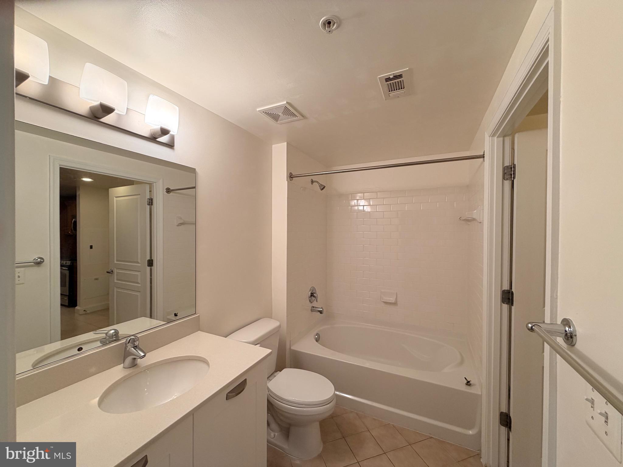 MIDTOWN ALEXANDRIA STATION CONDOMINIUM - Residential Lease