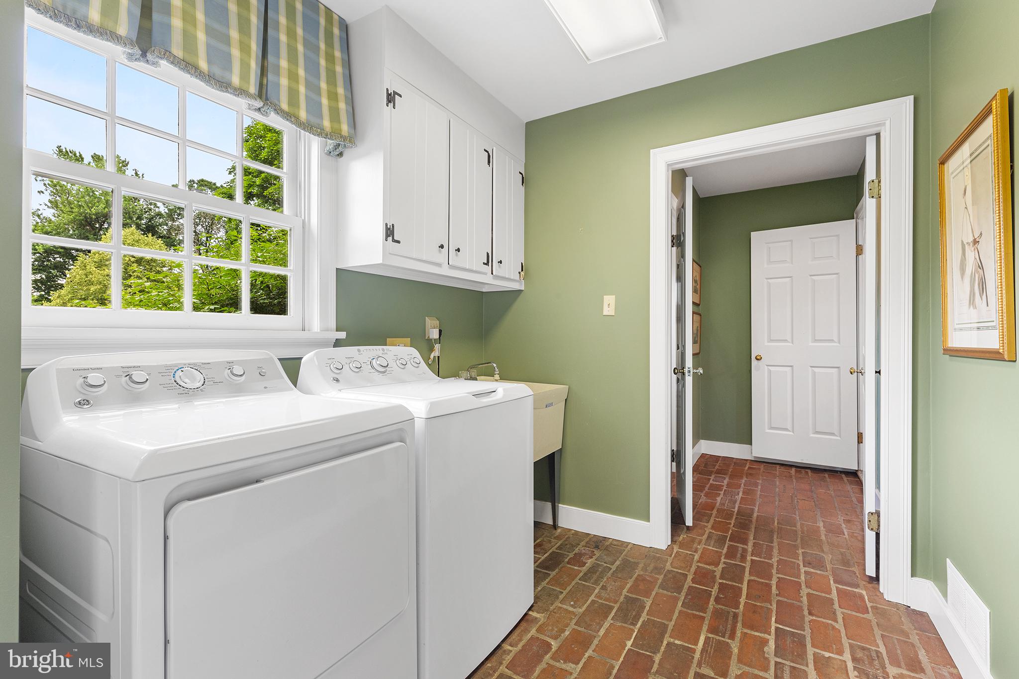 POND VIEW ESTATES - Residential