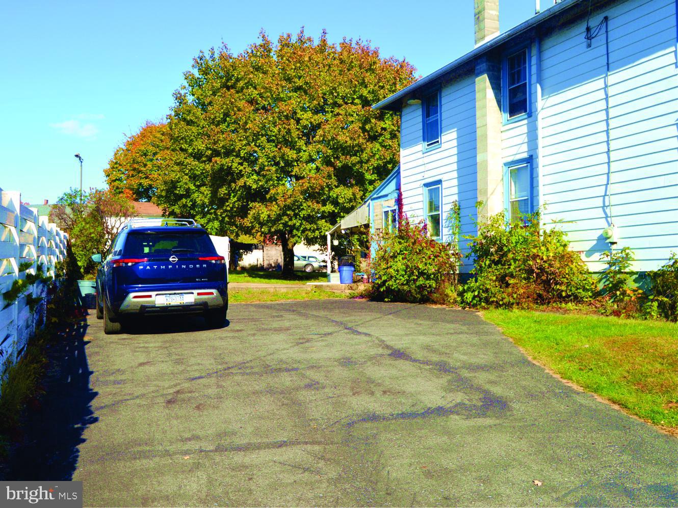 733 E PHILADELPHIA AVENUE