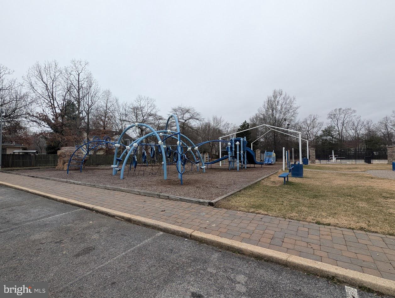 DORCHESTER - ST. CHARLES - Residential