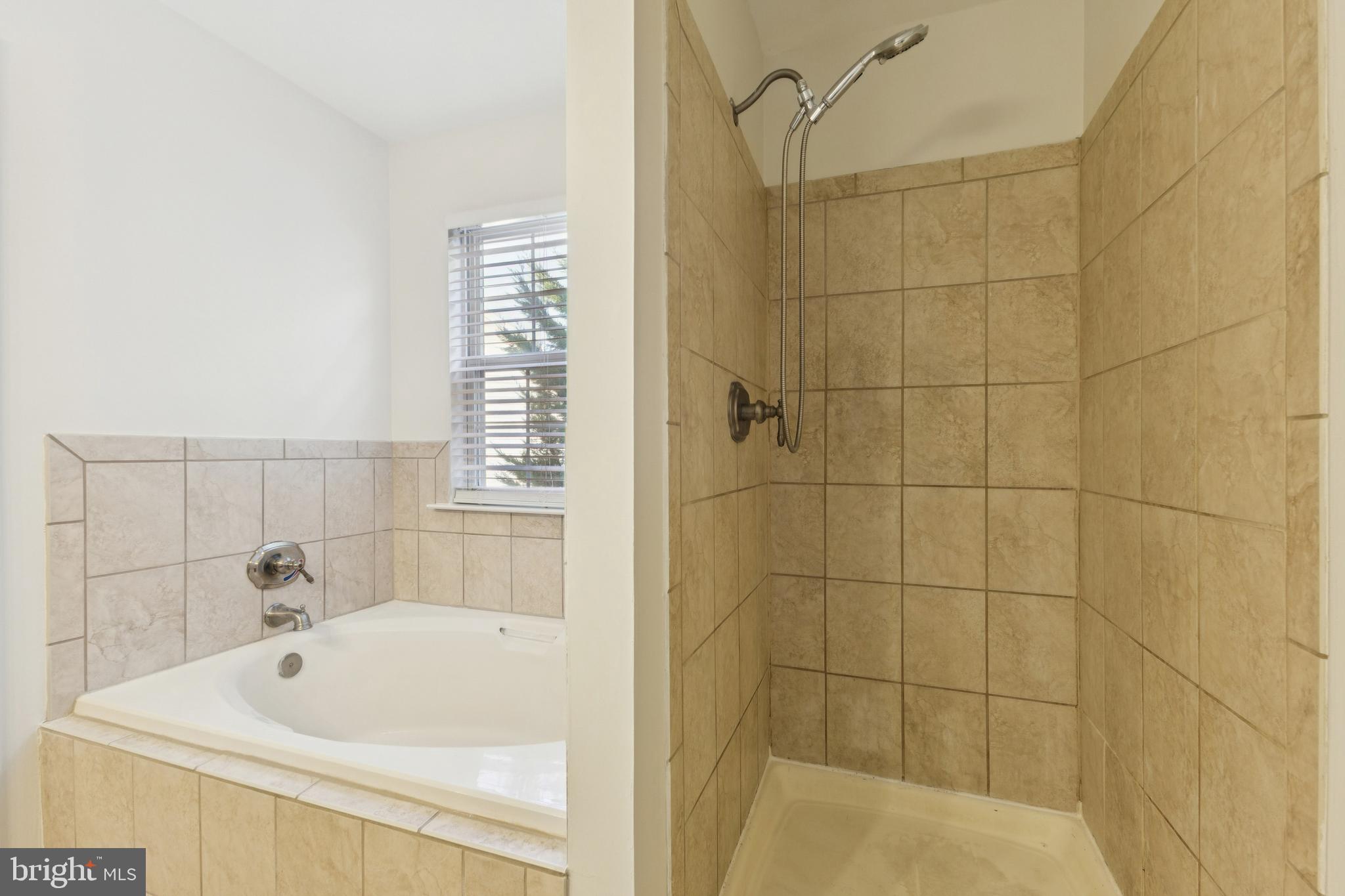 DORCHESTER - ST. CHARLES - Residential