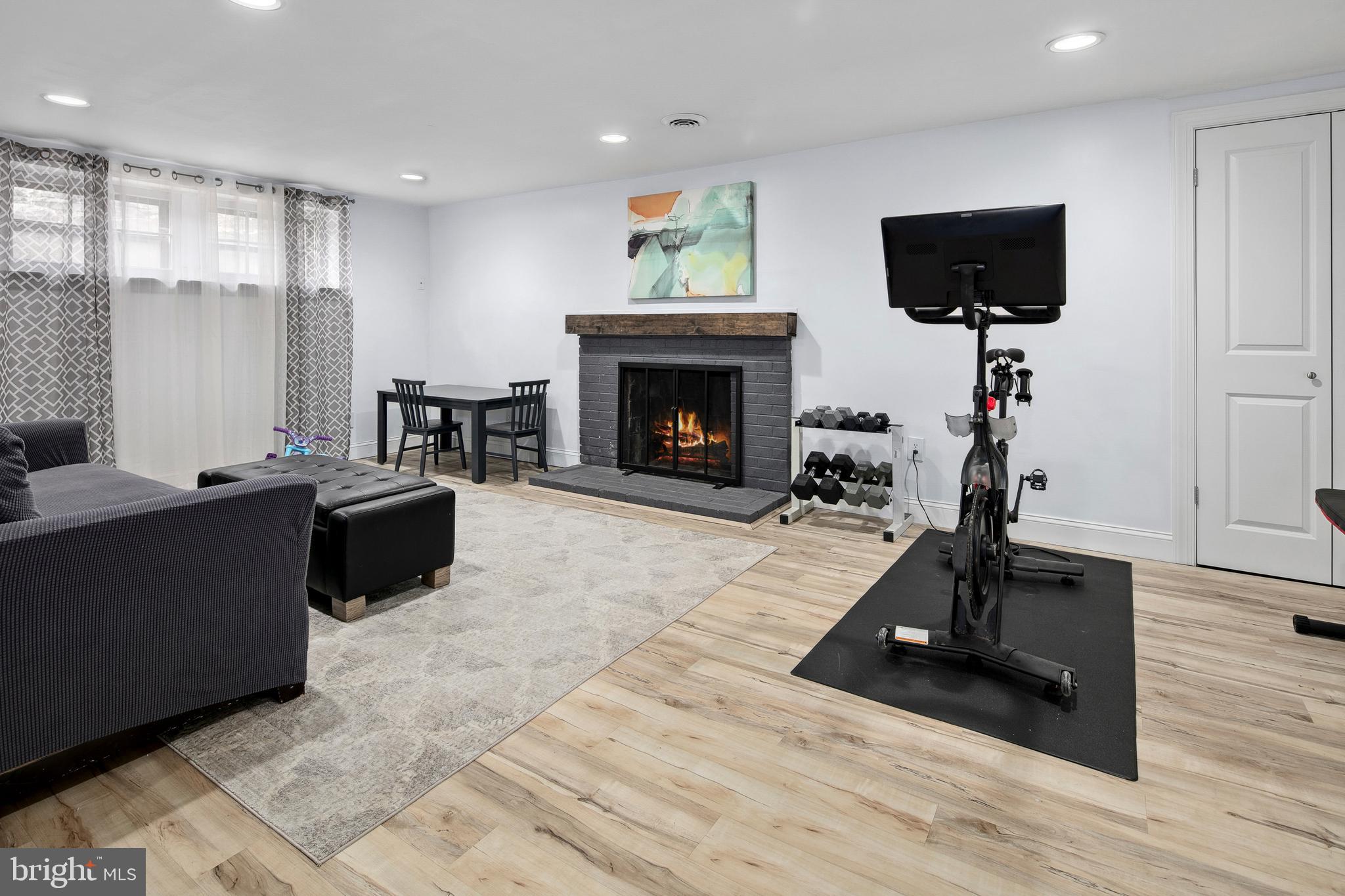 WOODSIDE PARK - Residential