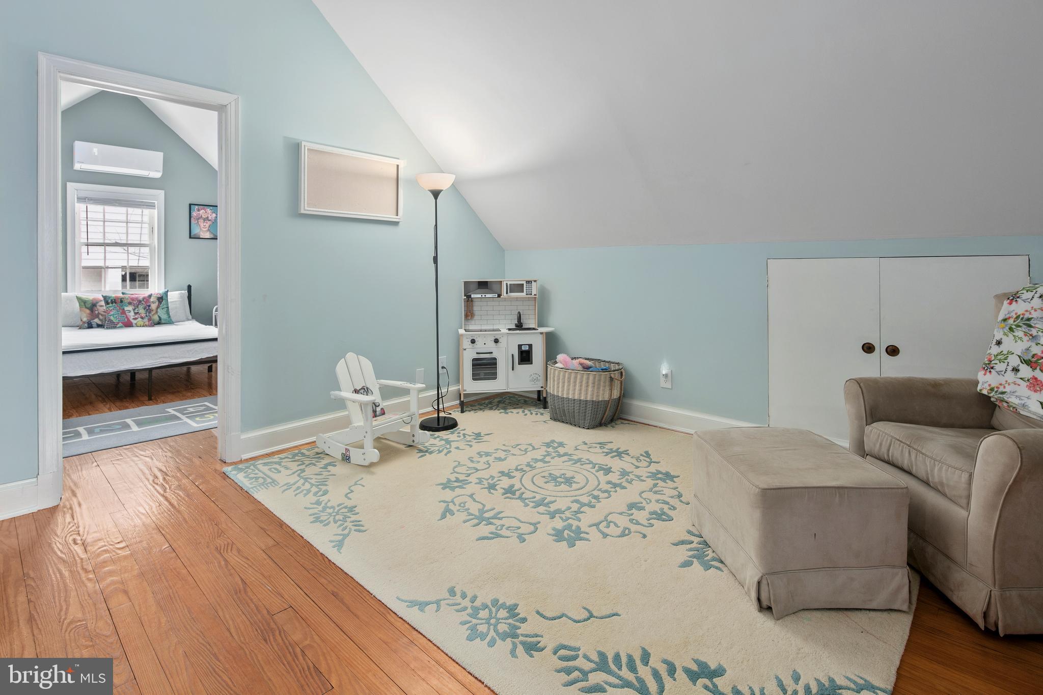 WOODSIDE PARK - Residential