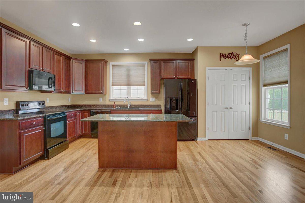 SHADOW CREEK - Residential