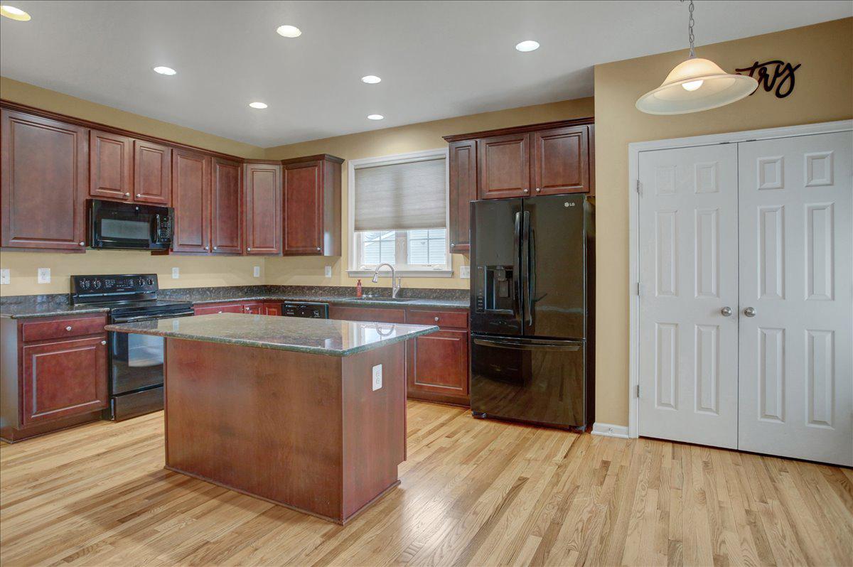 SHADOW CREEK - Residential