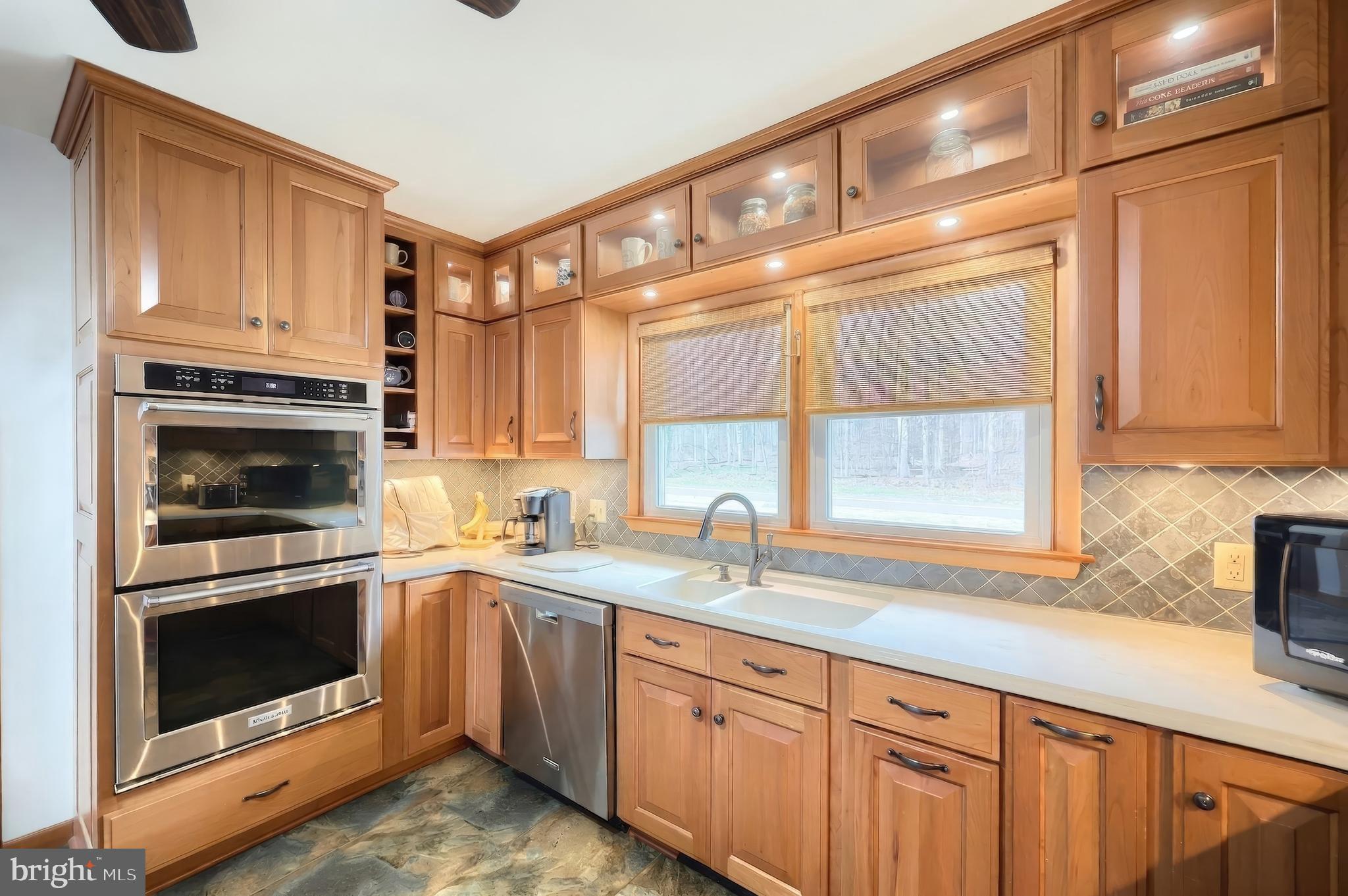 COUNTRY CLUB - Residential