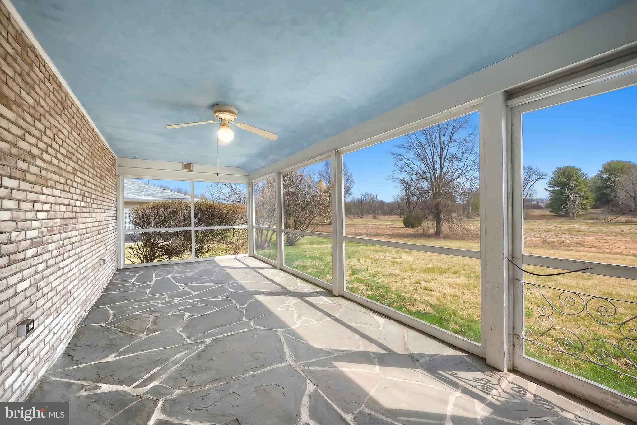 COUNTRY CLUB - Residential