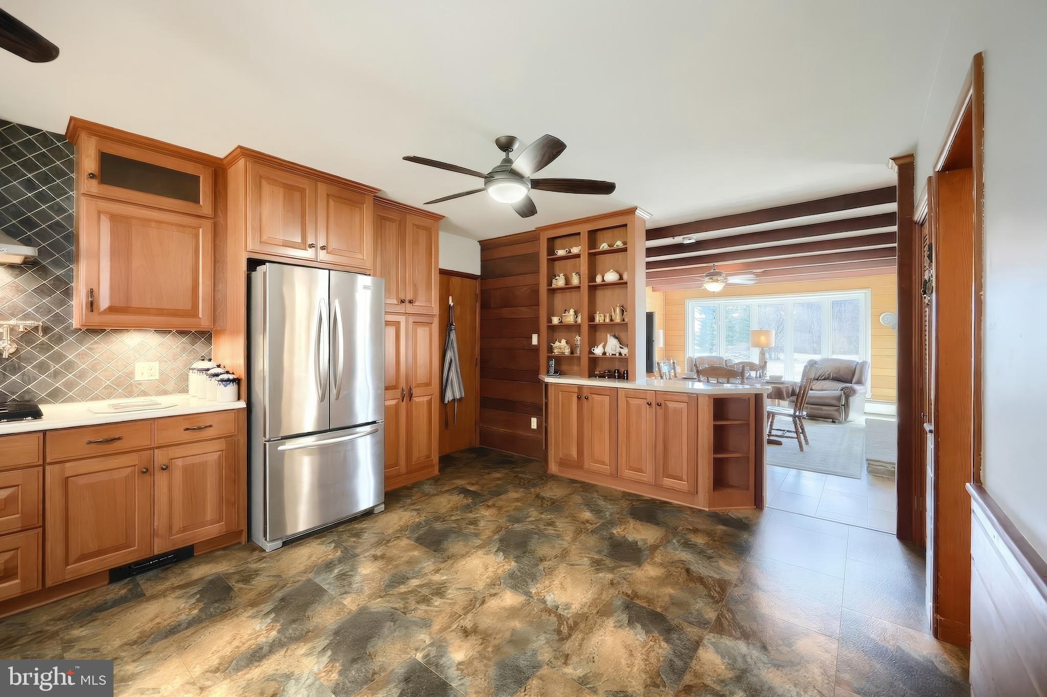 COUNTRY CLUB - Residential