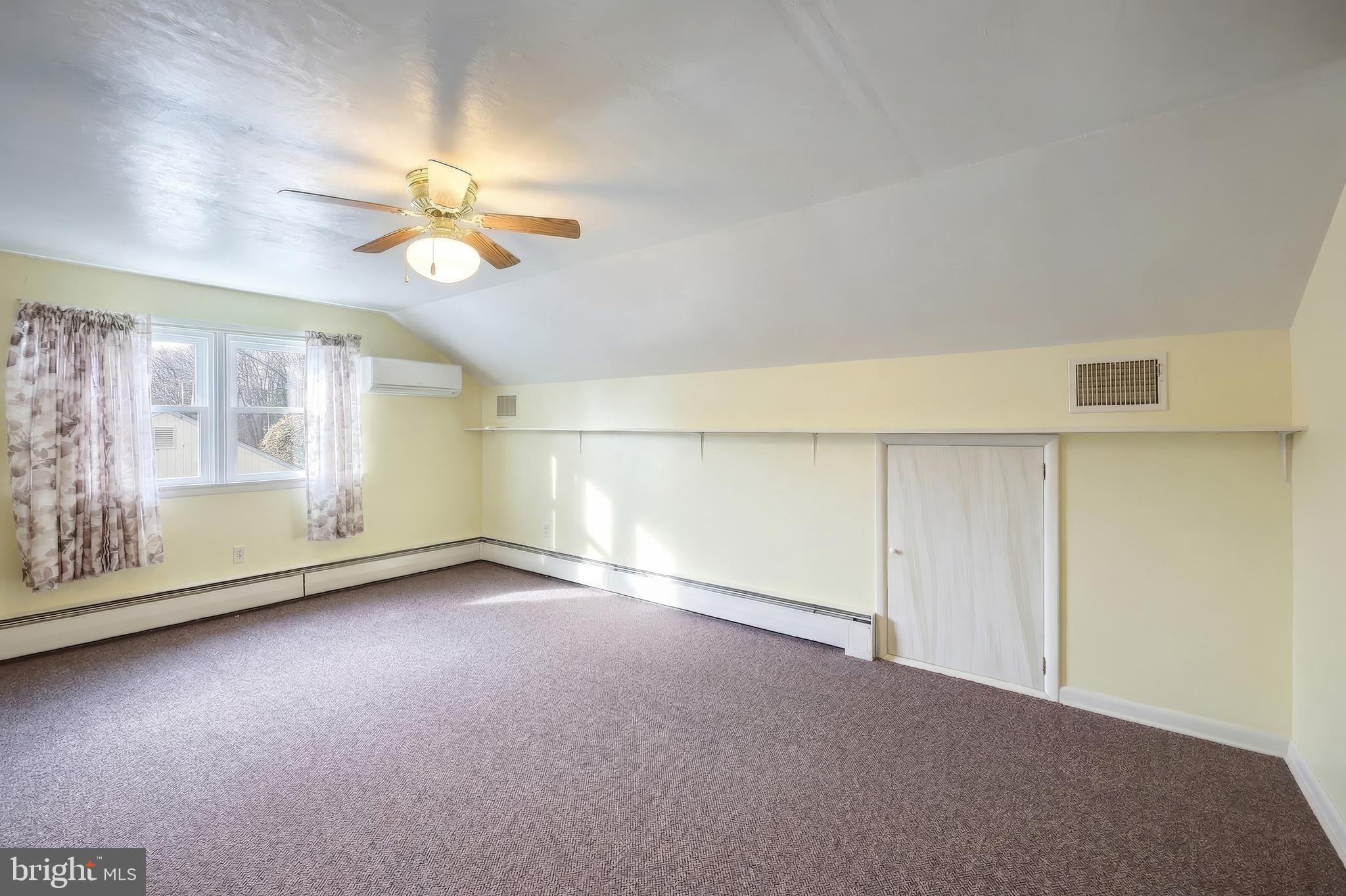 COUNTRY CLUB - Residential