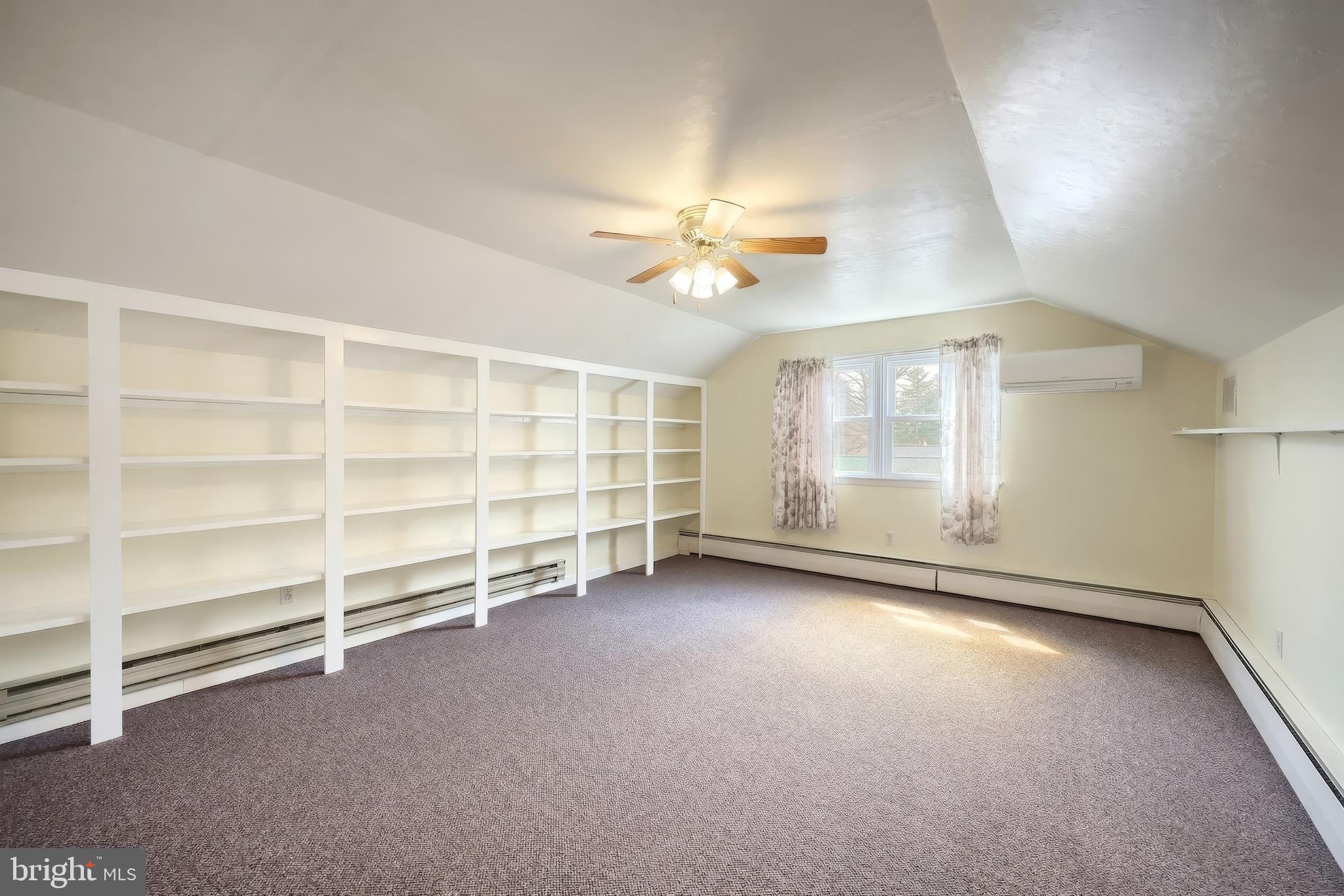 COUNTRY CLUB - Residential