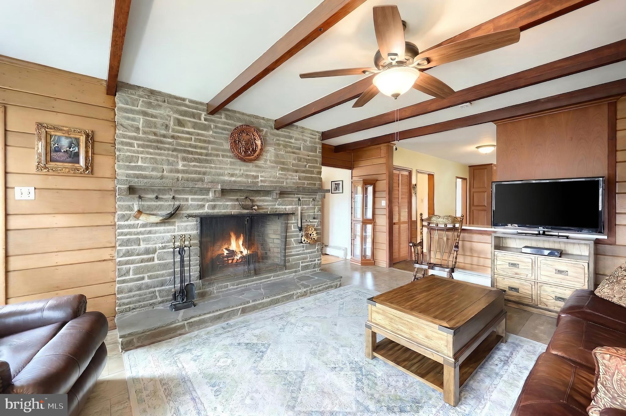 COUNTRY CLUB - Residential