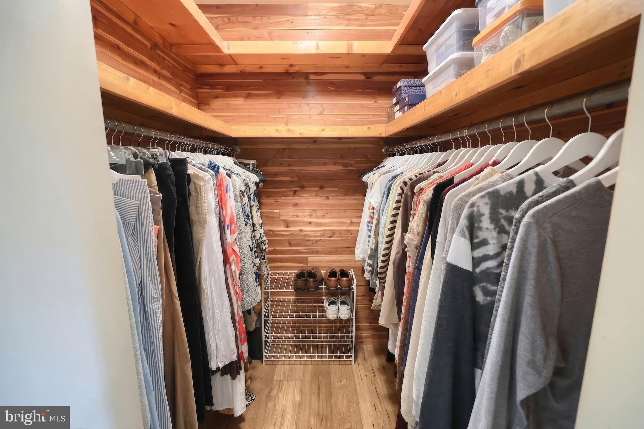 COUNTRY CLUB - Residential