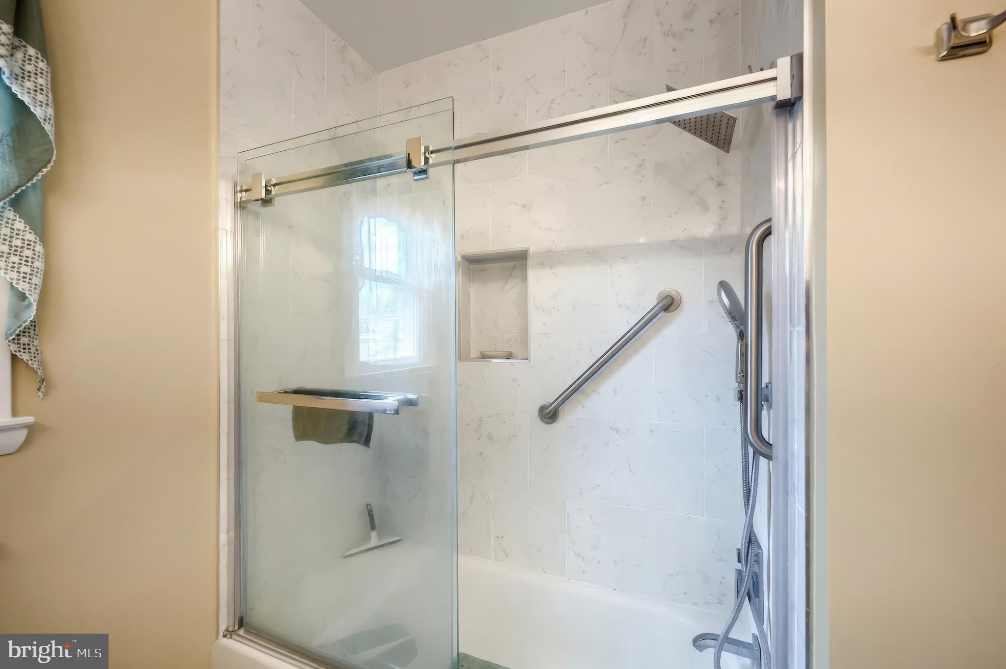 COUNTRY CLUB - Residential