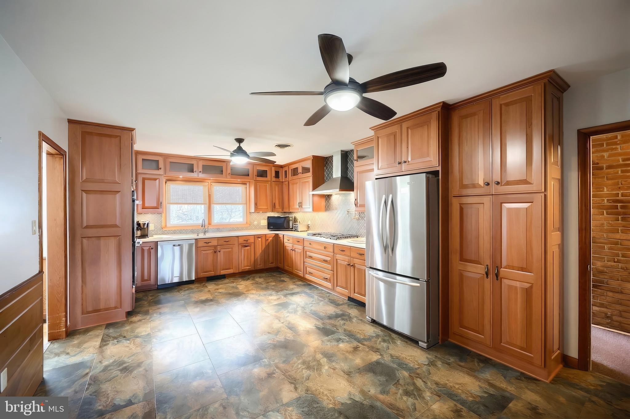 COUNTRY CLUB - Residential