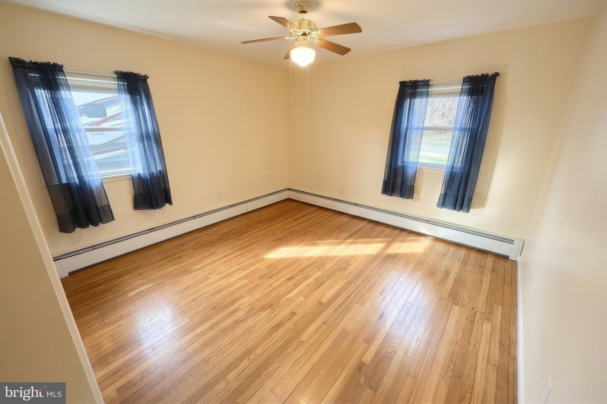 COUNTRY CLUB - Residential