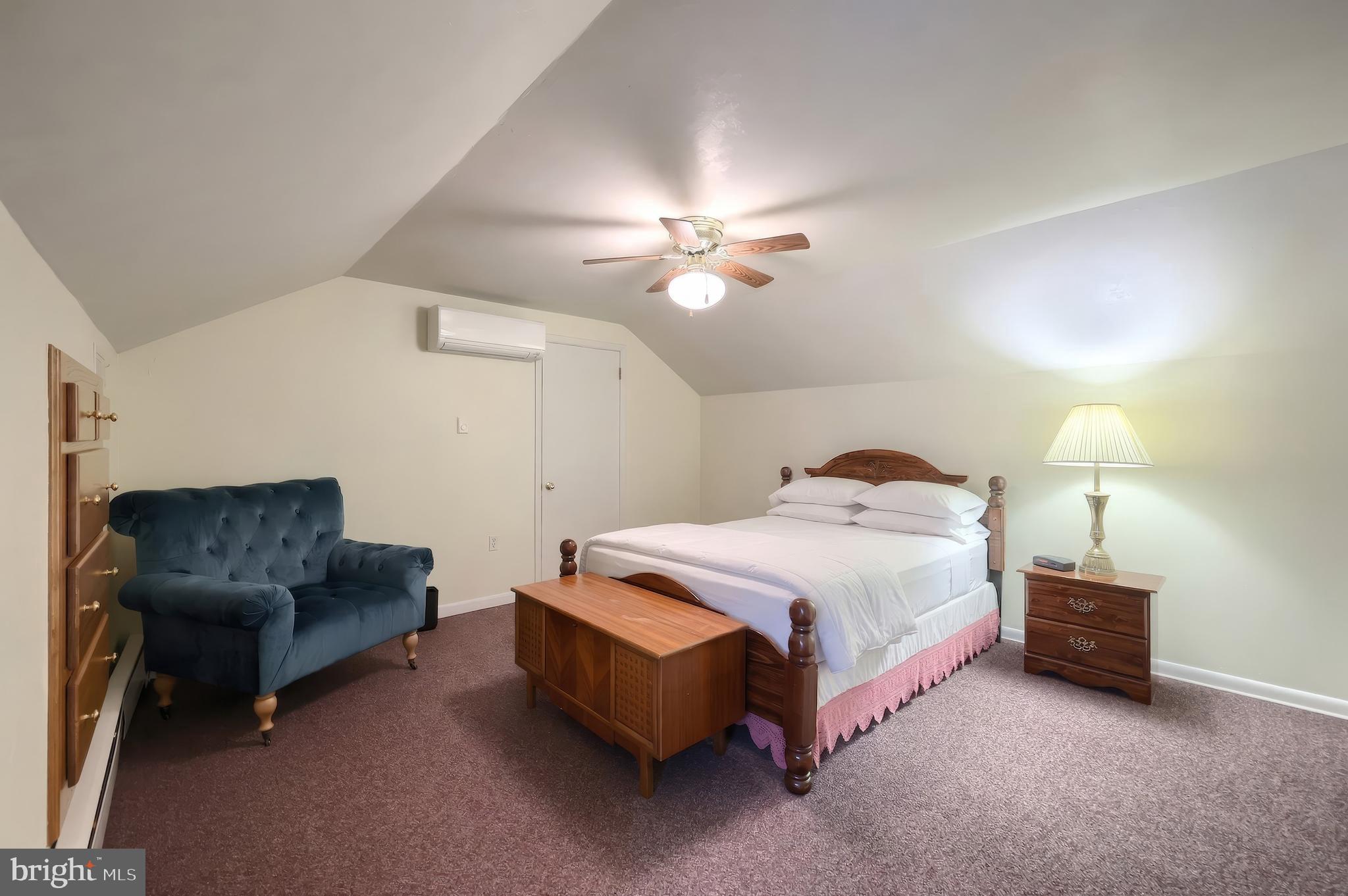 COUNTRY CLUB - Residential