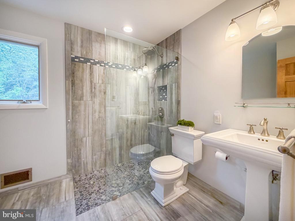 HICKORY HILLS - Residential