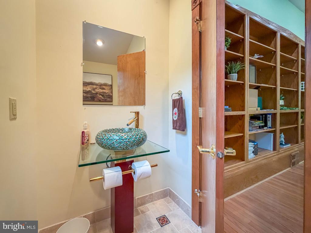 HICKORY HILLS - Residential