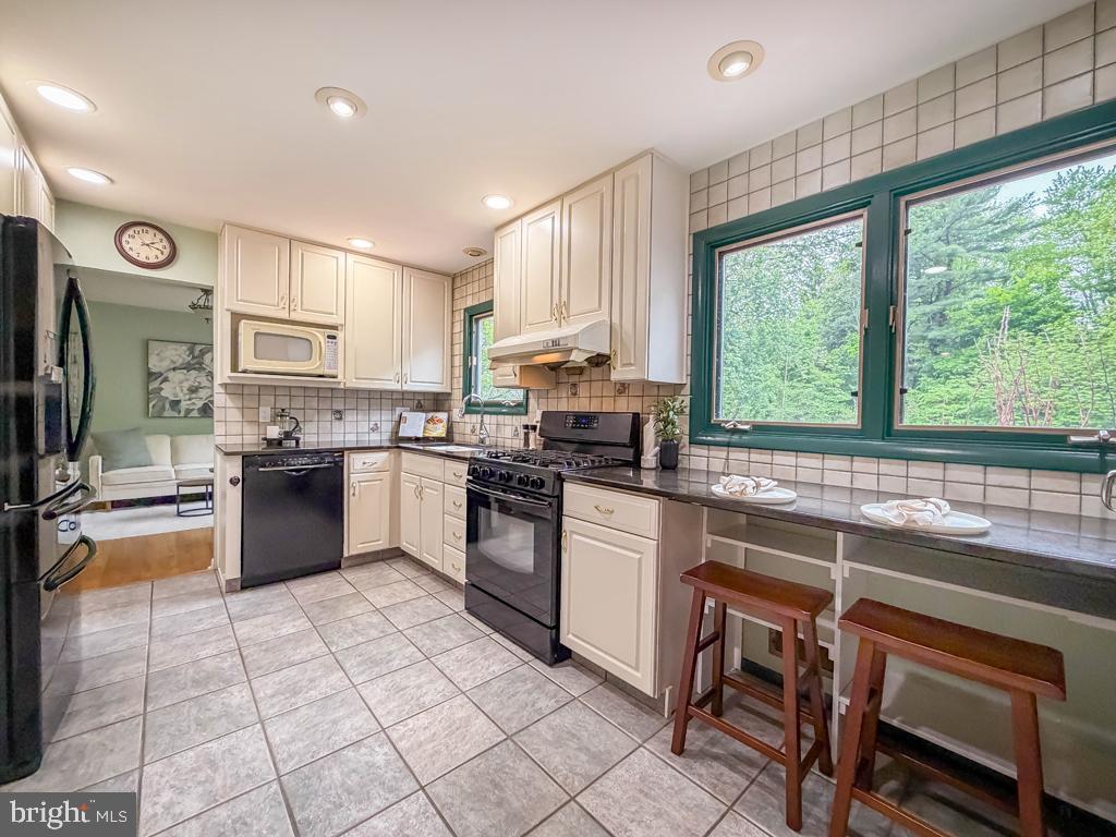 HICKORY HILLS - Residential